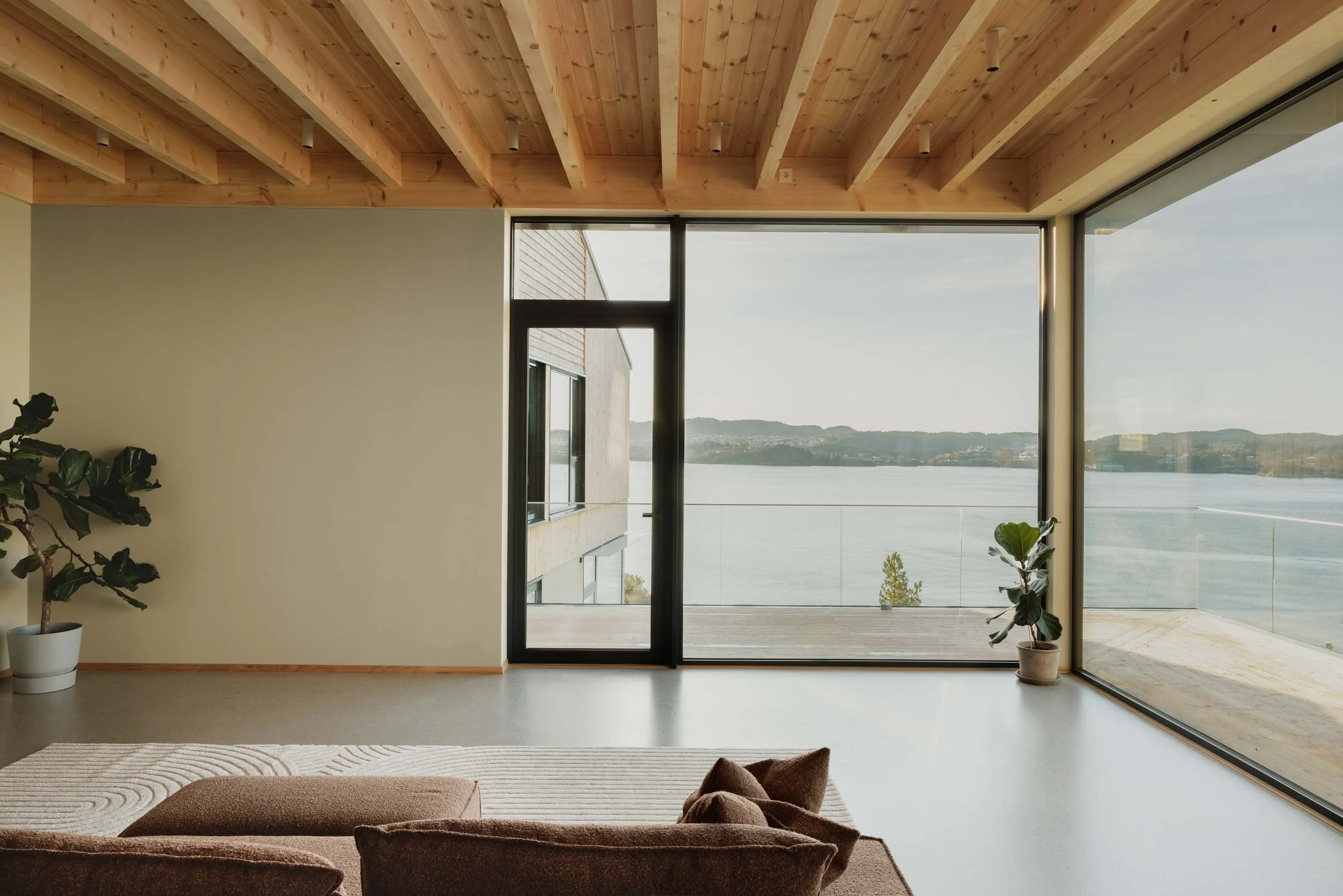 lokketona-living-room-large-windows.jpg