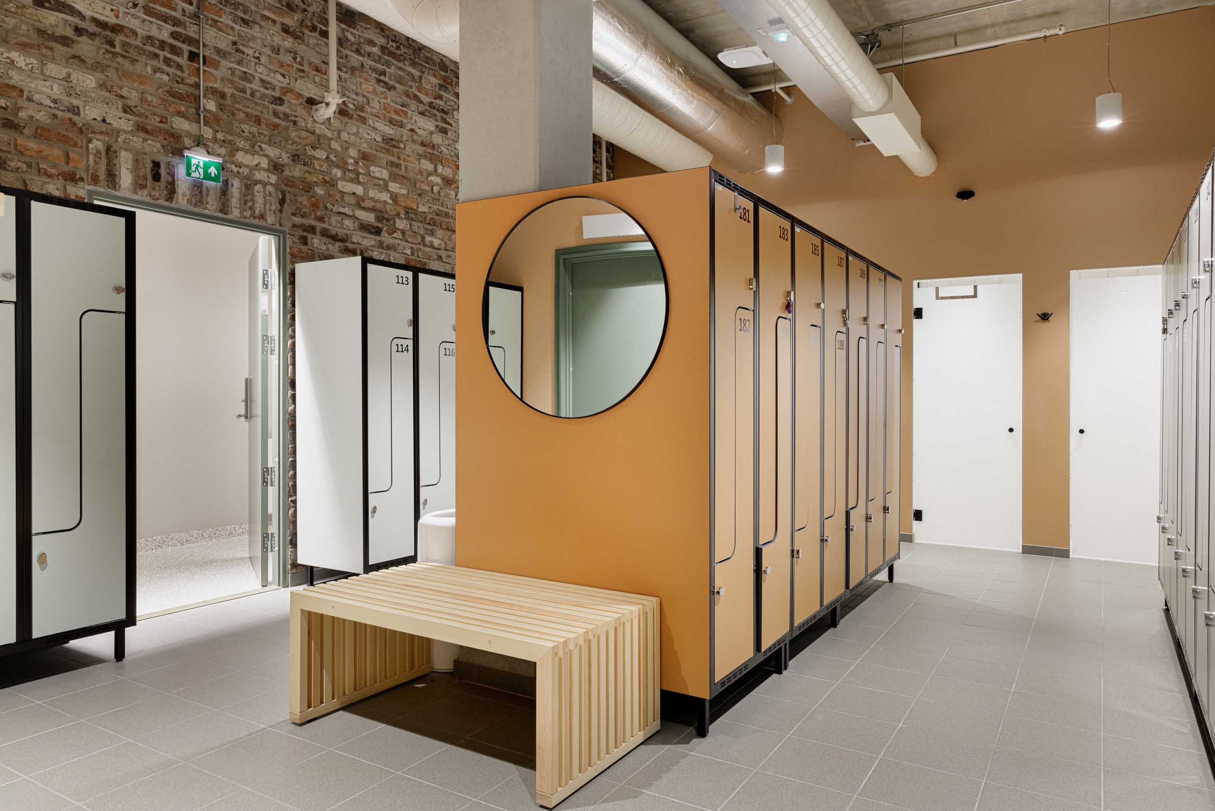 krohnen-change-room-timber-bench-lockers.jpg