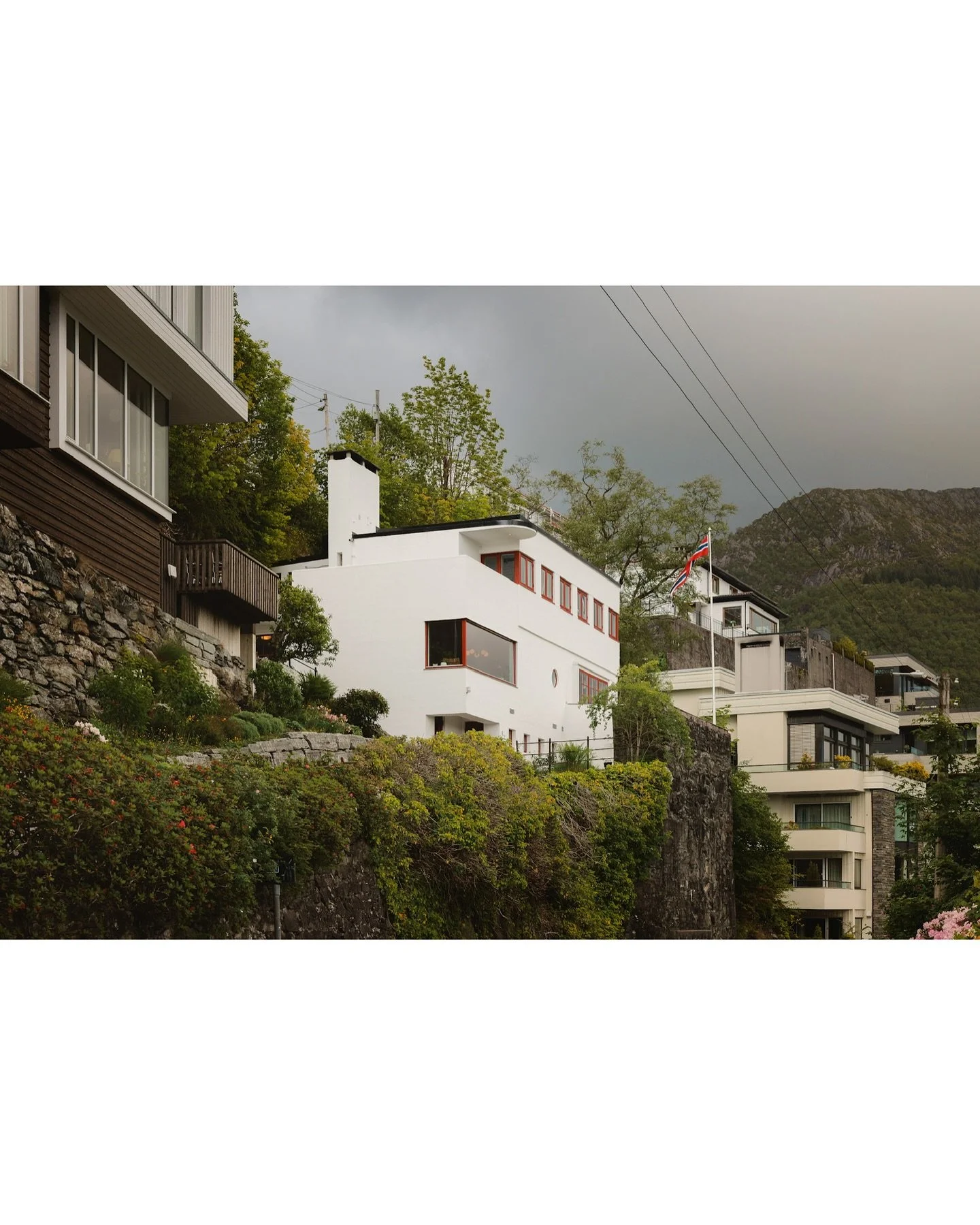 Sharing a couple of extra shots from Villa Lau Eide for @openhousebergen. What a stunner
