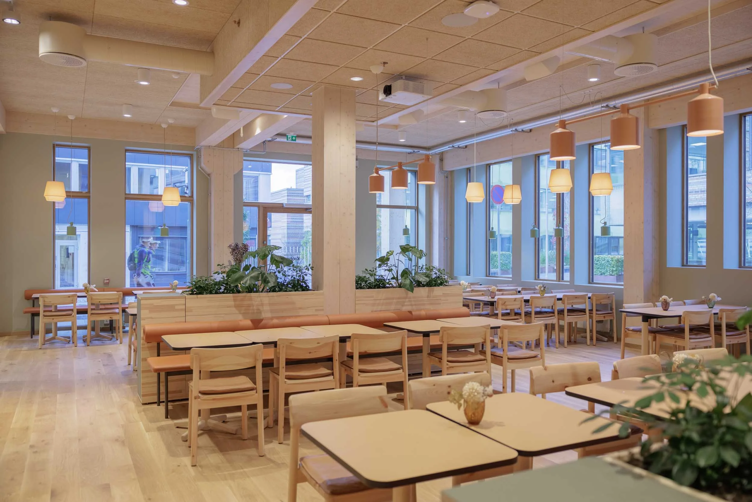 krohnen-cafe-interior-evening-light.jpg