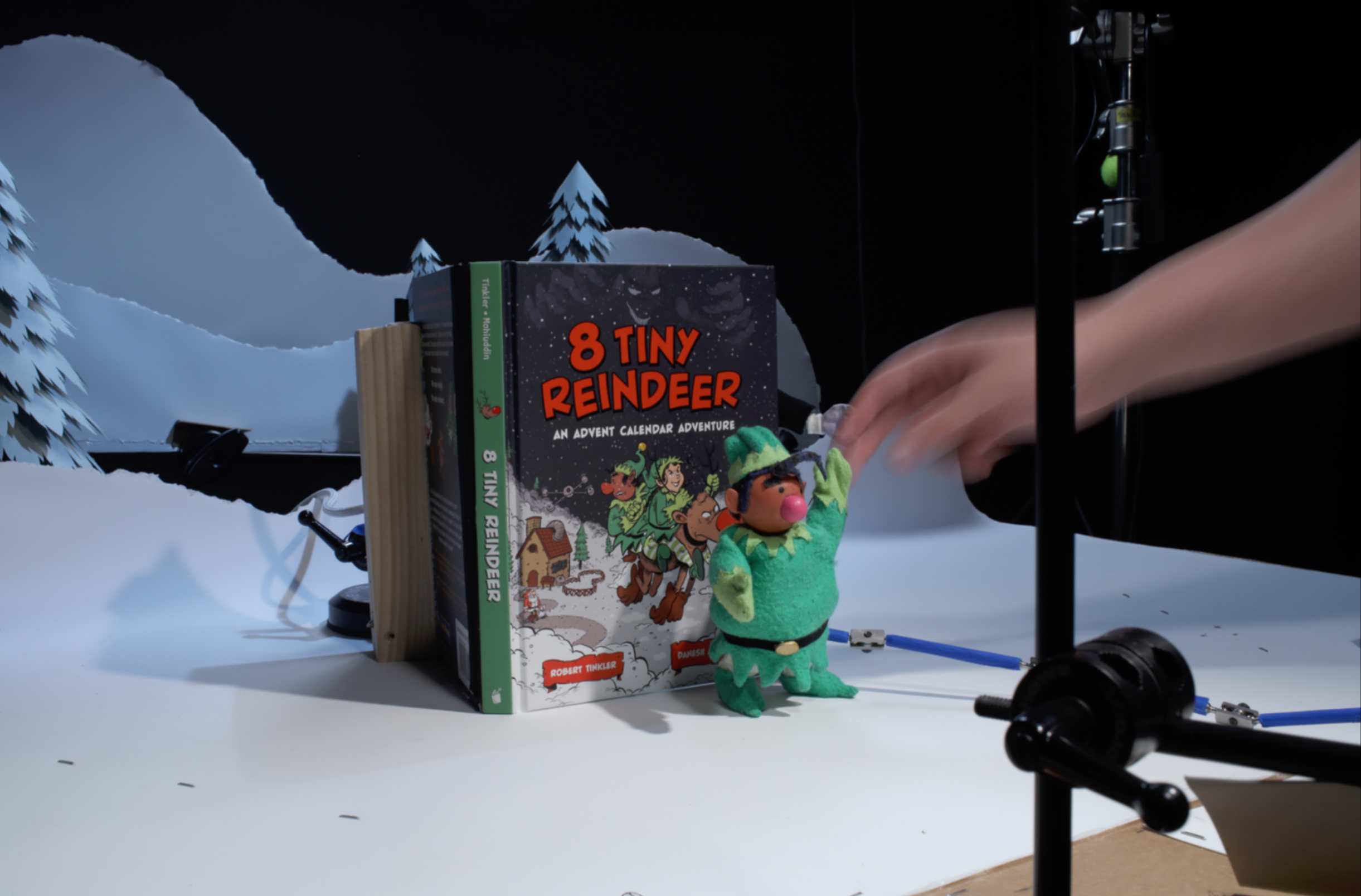 Set Fabrication for 8 TINY REINDEER (2024)