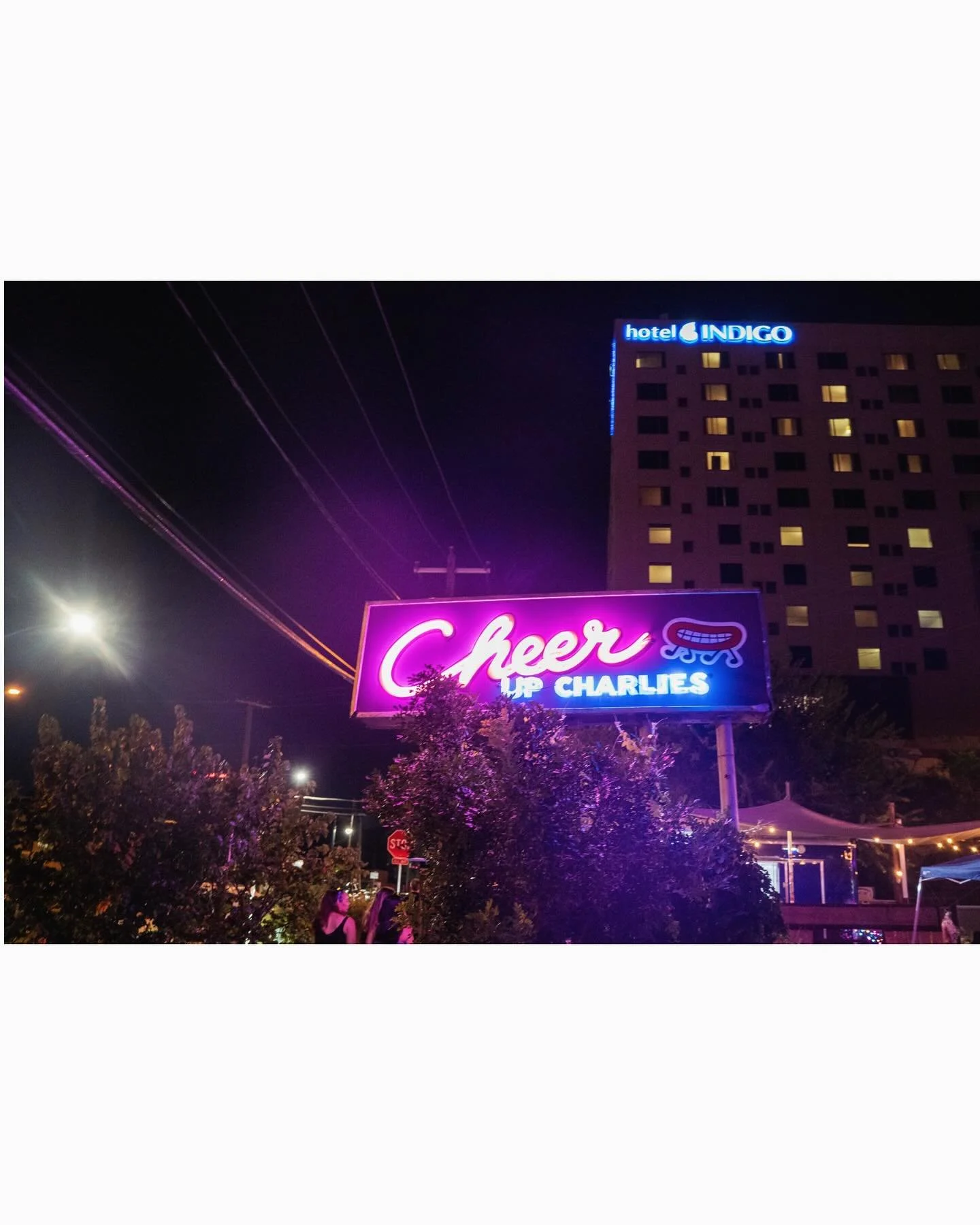 Scissor SoakHER was a blast &mdash; thanks for letting me capture the night 📸✨

Host: @localqueeratx 
Location: @cheerupcharlies 

Shot on my @sonyalpha A7 III with @sigmaphoto 28-70mm f/2.8 @sonyalphafemale