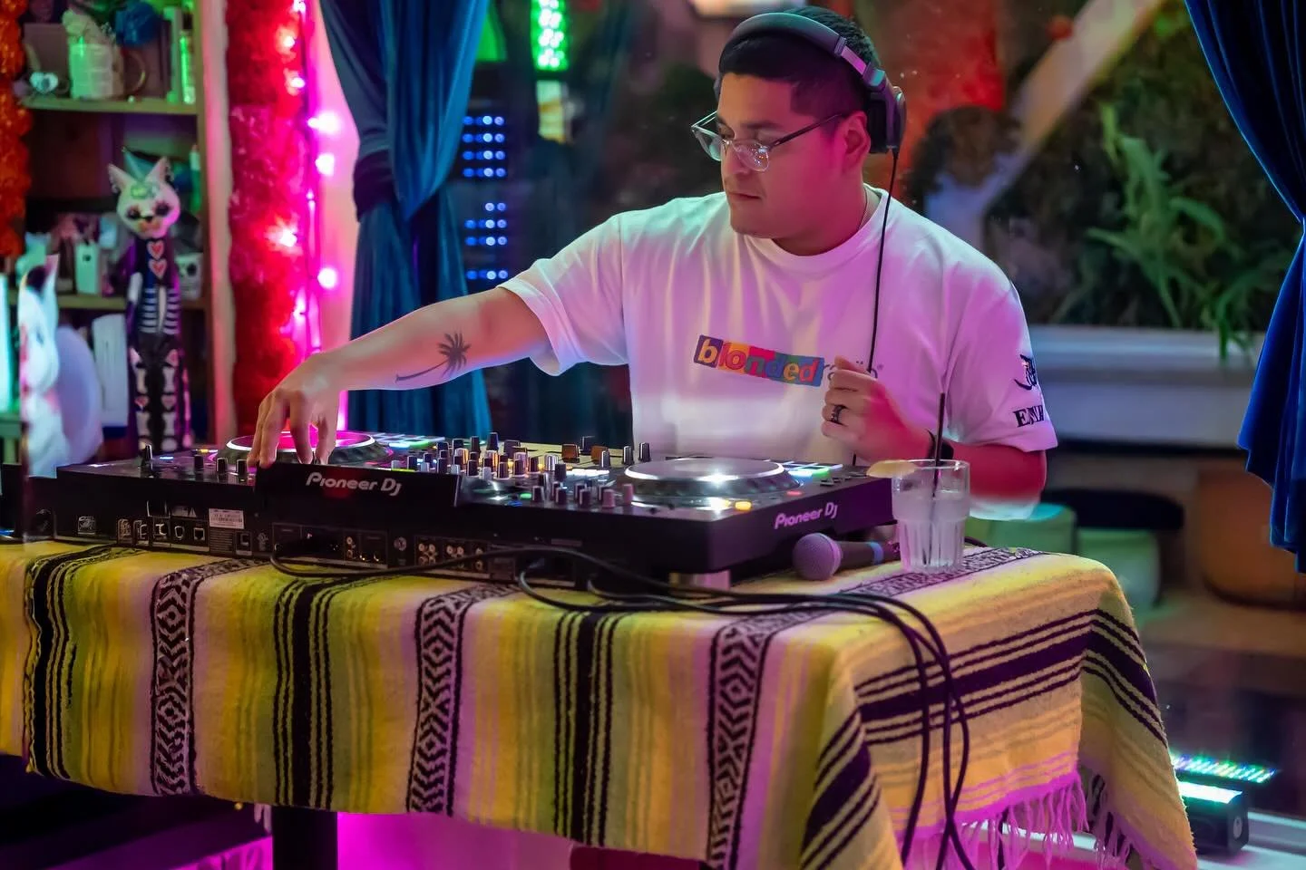 8.23.25 dump 💎

Grateful to have been behind the lens at Slow Gems this past weekend&mdash;such a beautiful night of music, moments, and community. 🎶💫

DJs: @saint___angelo @ktha1_ @1mirage____ 
Location: @chifladas_sa (a great spot!)

Shot on my 