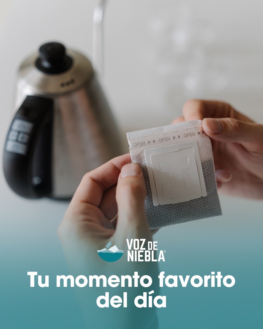 El aroma que marca el inicio de tu d&iacute;a. ☕✨
Pr&aacute;ctico, r&aacute;pido y con el sabor que te acompa&ntilde;a donde est&eacute;s.
Solo abre, coloca y disfruta&hellip; as&iacute; de simple.
Tu pausa perfecta en cualquier momento.
Haz de tu ca