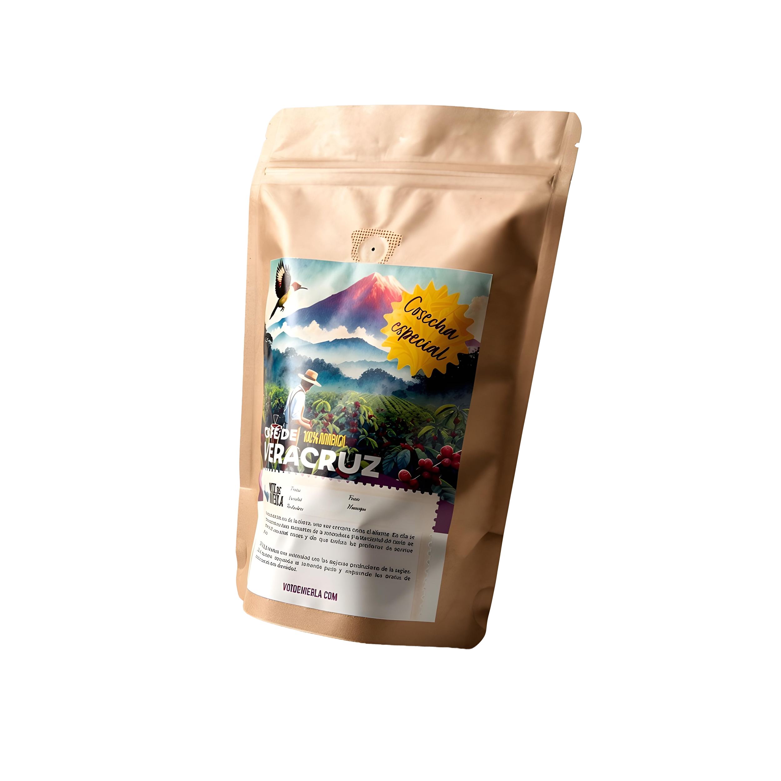 Paquete de café con etiqueta que muestra paisaje de volcán, campo y ave, y texto en español sobre Veracruz.