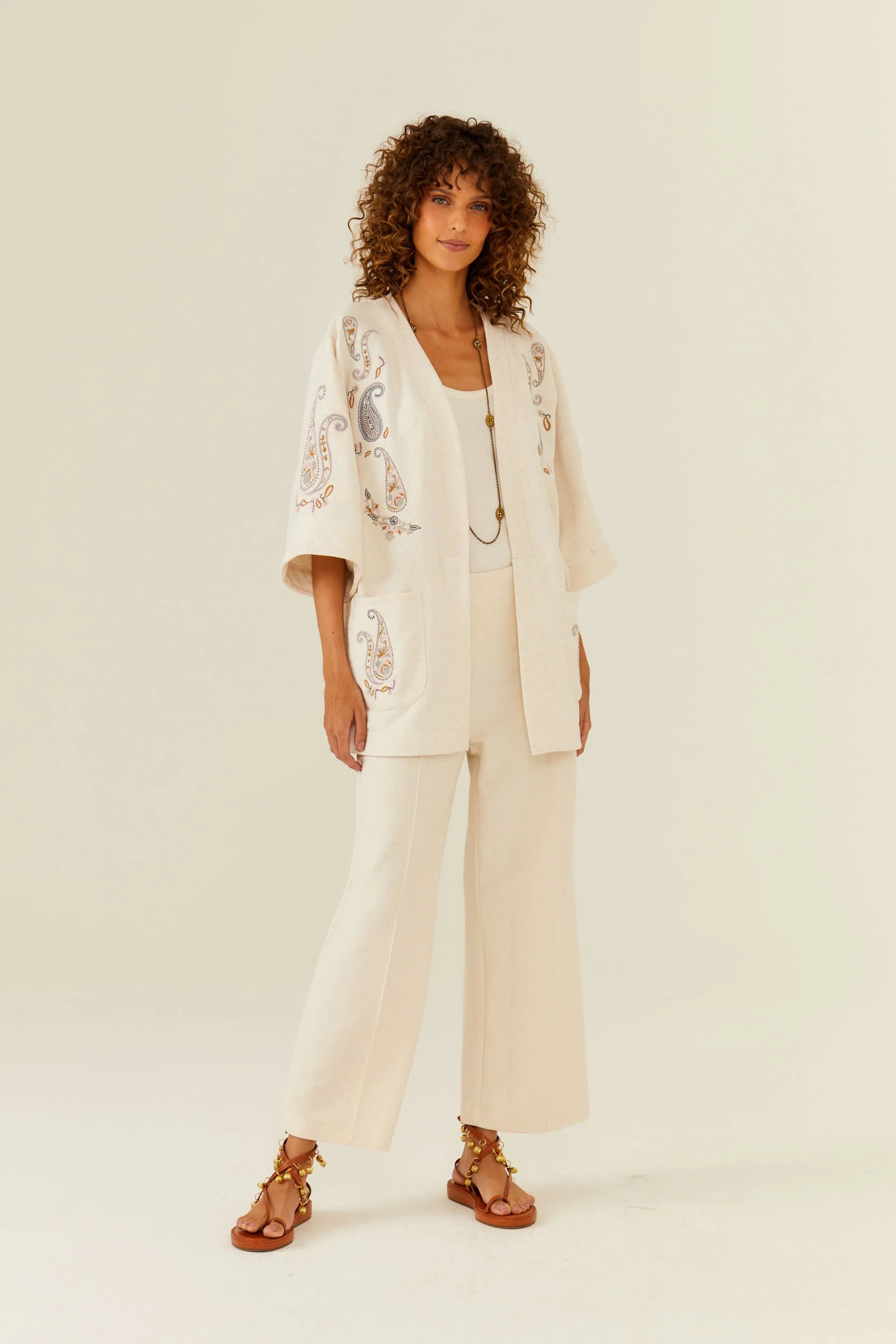 Calça off white pantacourt - Maria Filó