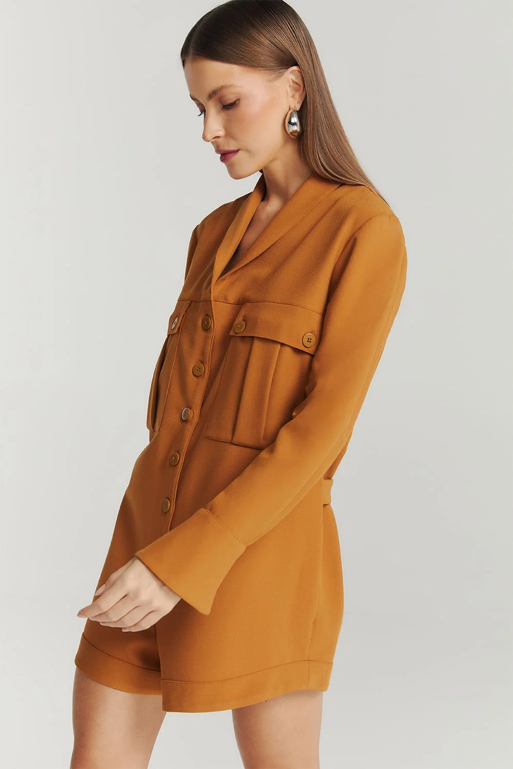 Macaquinho marrom mascavo com abotoamento - By NV