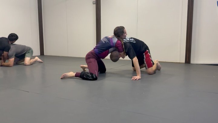 Tonight we played some games at the Club. All from the front headlock position. Eren beat us all up. And gave some nice pointers on breaking down posture!