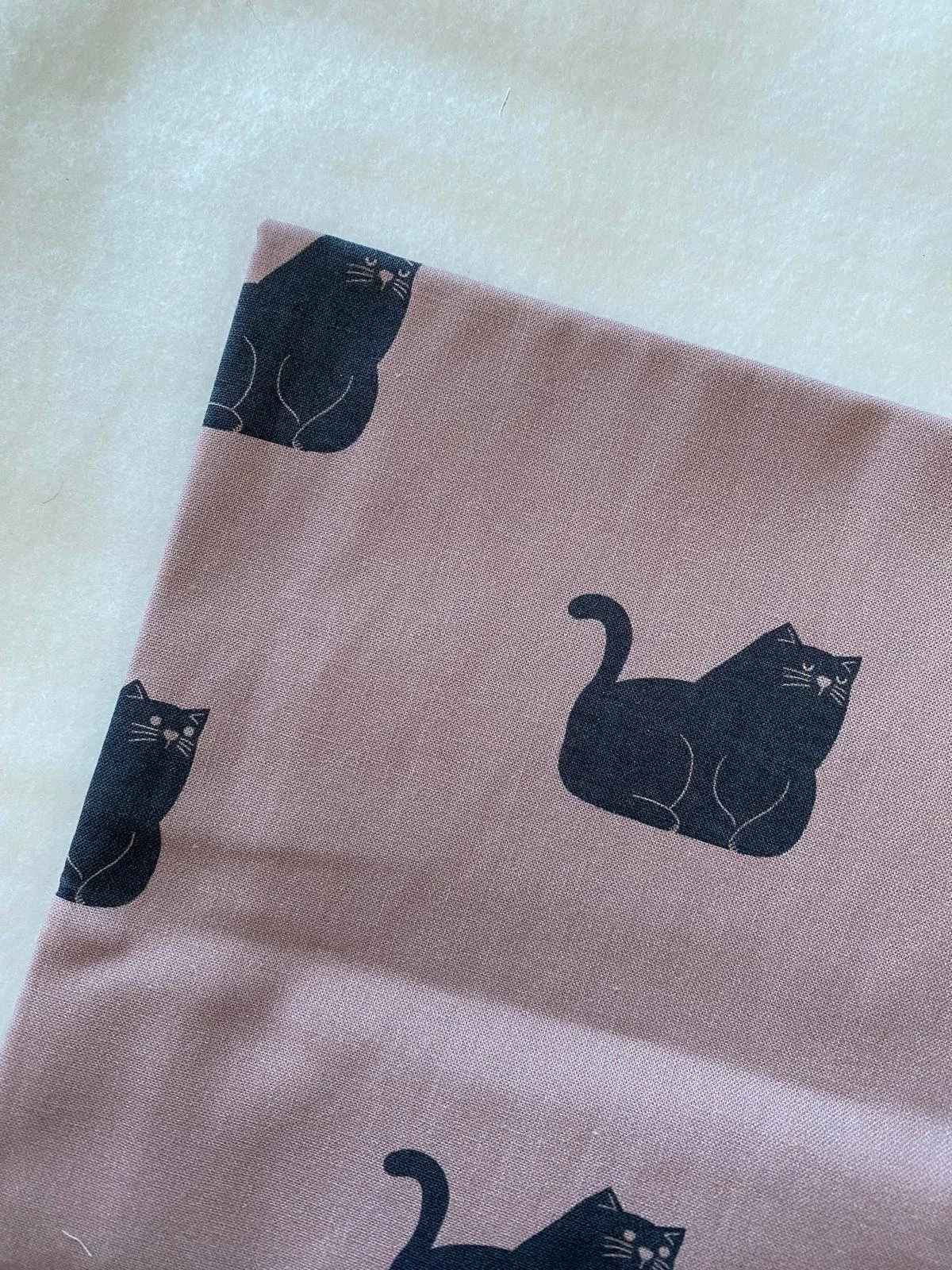 粉紅底黑貓 Pink Background with Black Cat -棉布 cotton