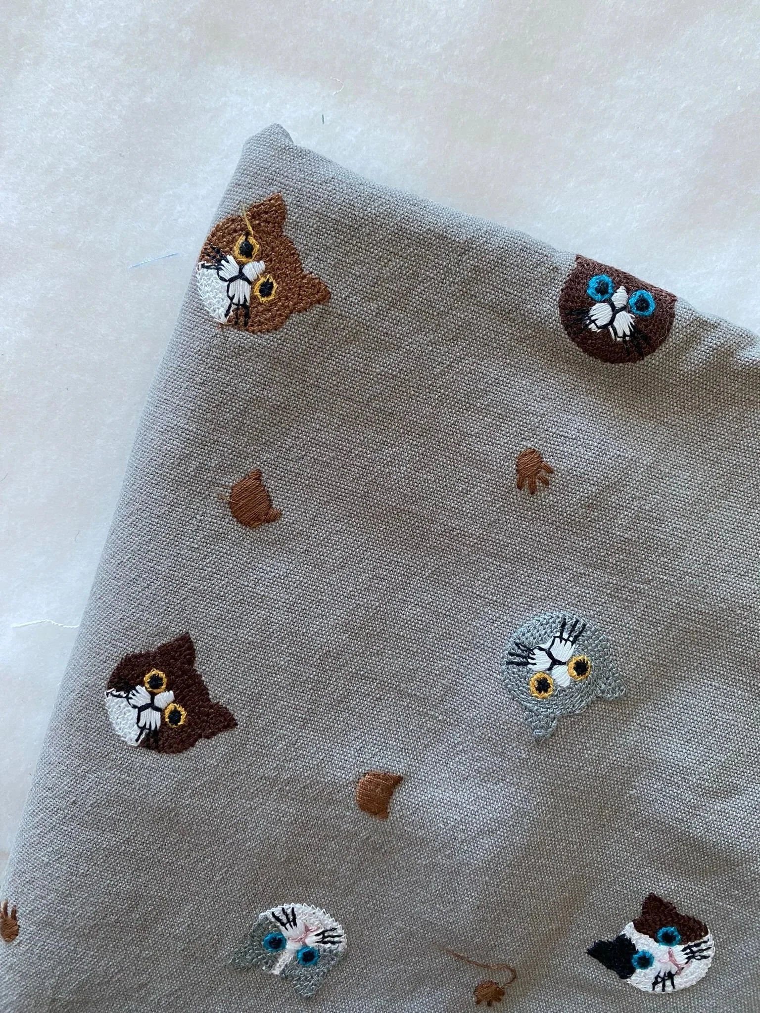 貓貓刺繡深啡色 Dark Brown Cat Embroidery -棉布 cotton
