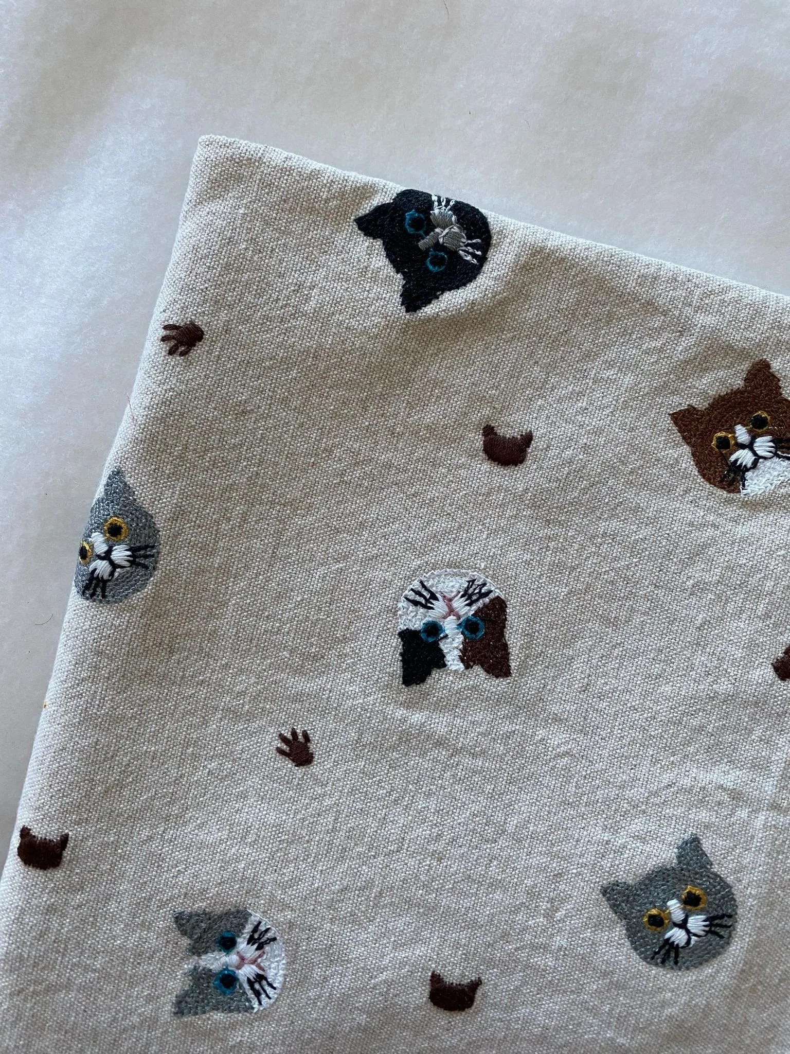 貓貓刺繡淺啡 Light Brown Cat Embroidery -棉布 cotton