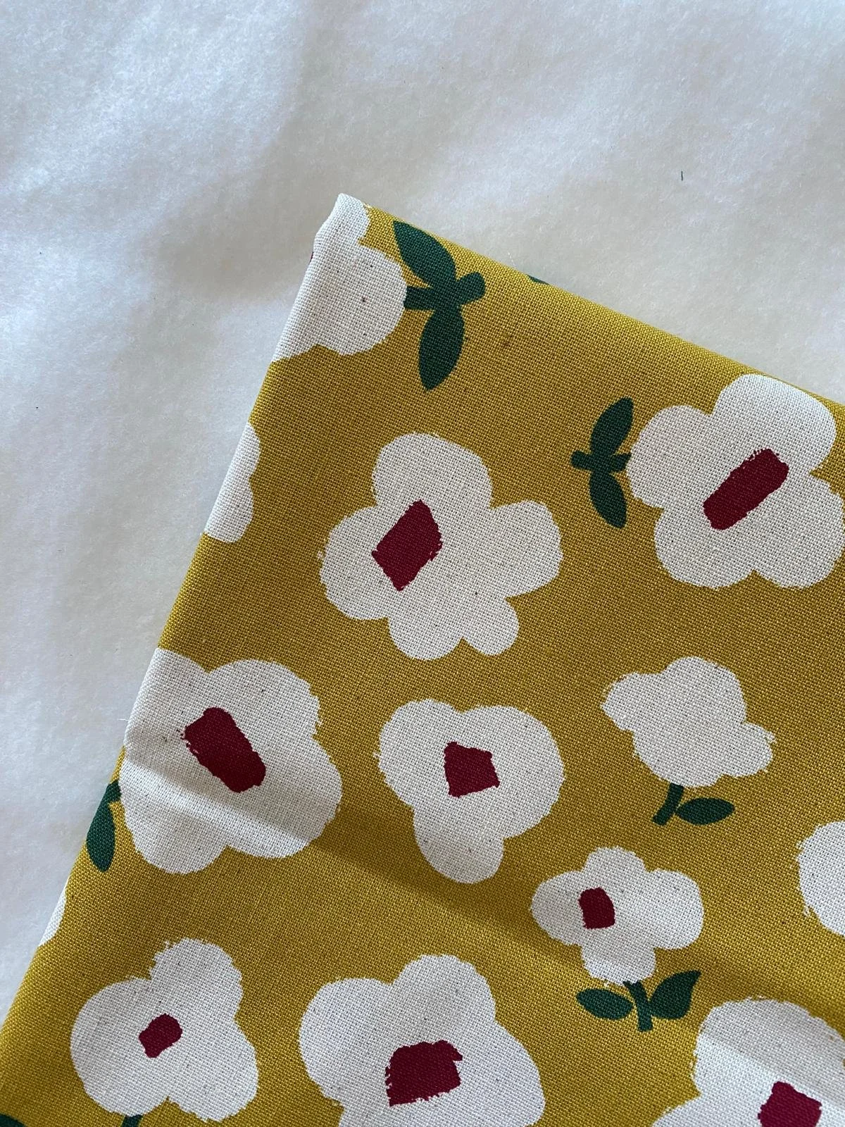 黃底白花 Yellow Background with White Flowers -棉布 cotton