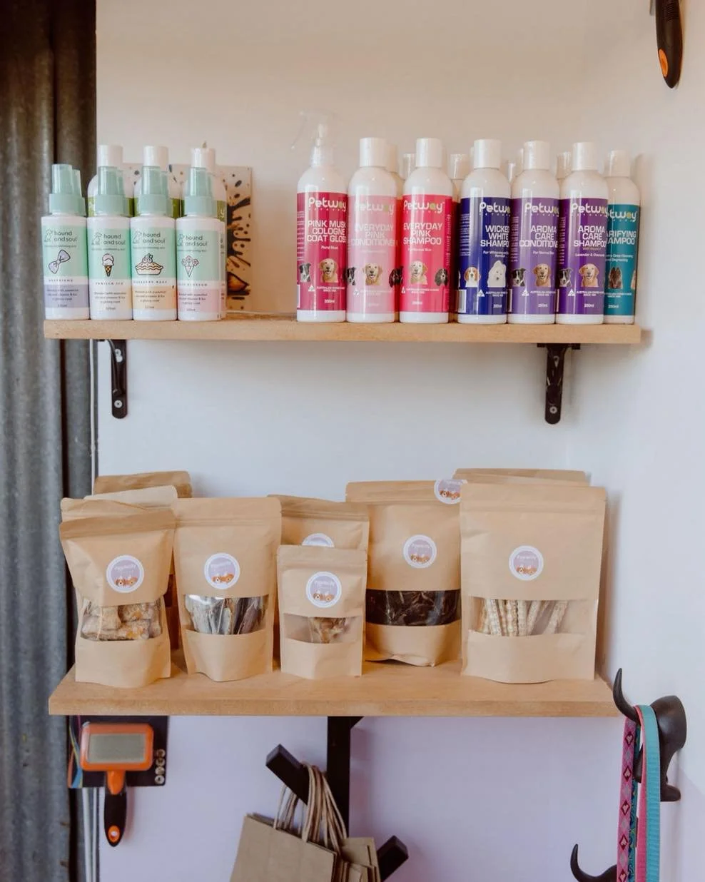 🐾 Gift Ideas 🐾 

We have a range of gift ideas for you this Christmas to spoil your furry friends! Reach out to us directly or visit our website for more information on products 🐶