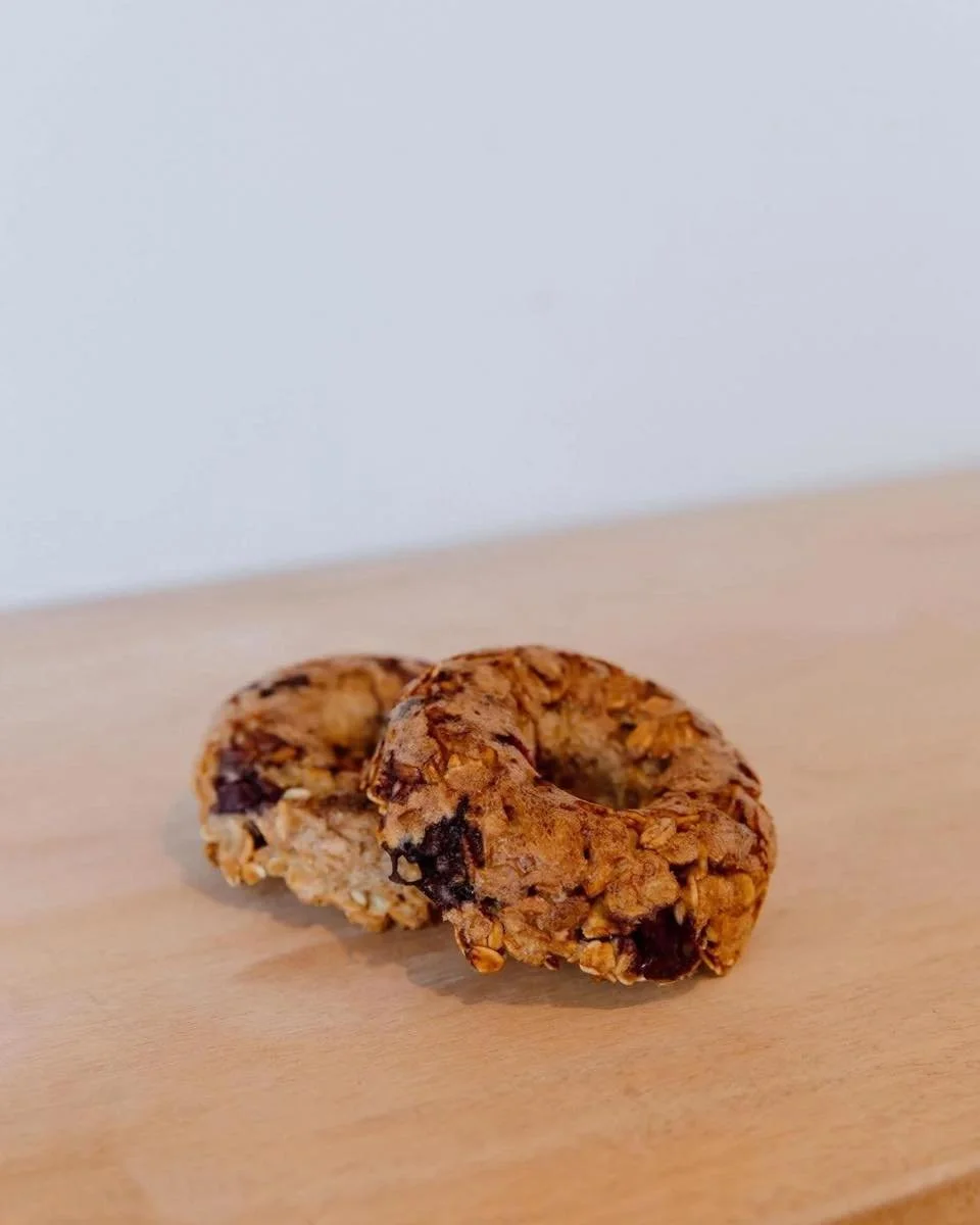 Banana and Blueberry DogNutz 🍌🫐

These deliciously soft dognutz are made with oats, banana, blueberries, Greek yoghurt, milk, coconut oil, and a touch of baking soda for the perfect bake. Naturally fruity and lightly indulgent, they&rsquo;re a trea