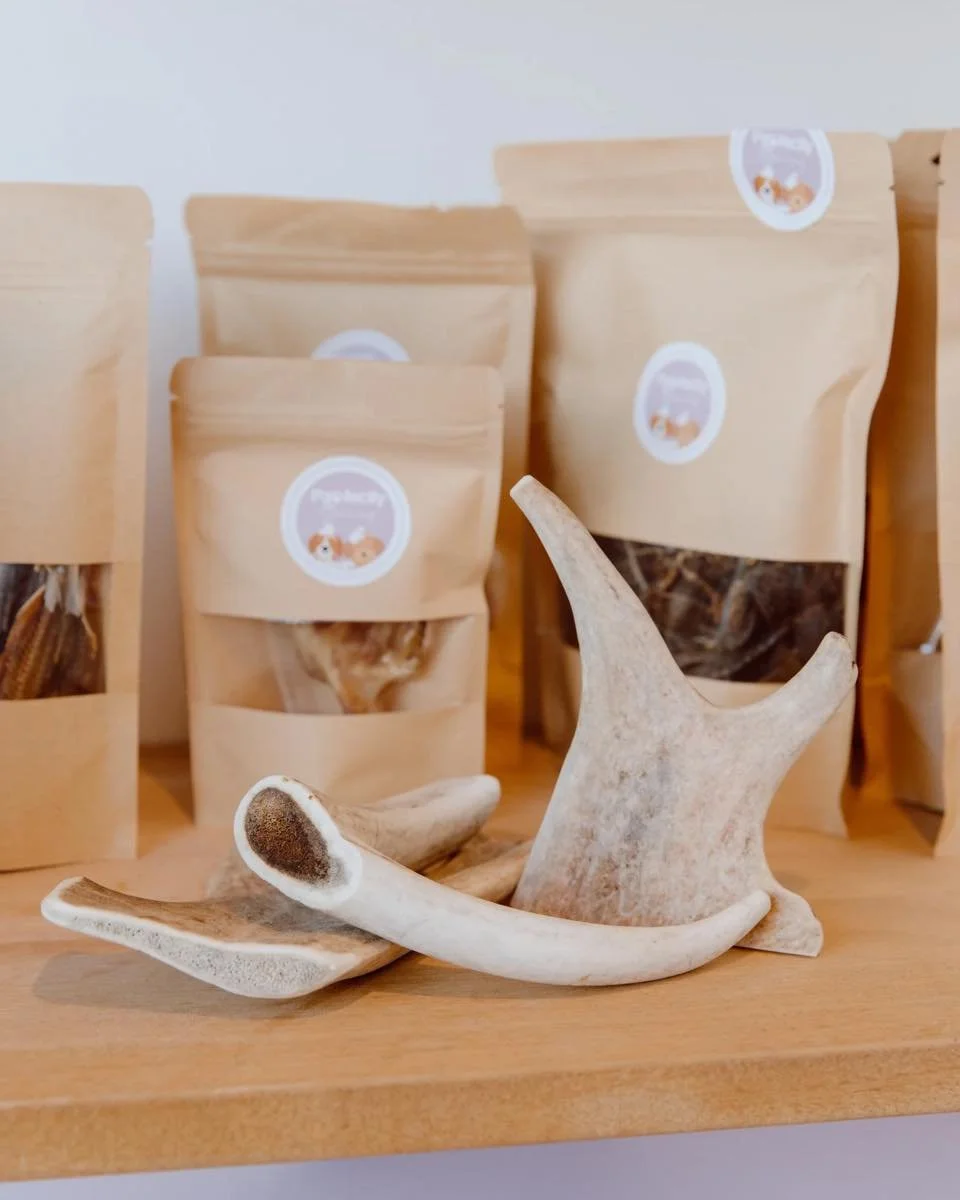 🐾 Antlers 🐾 

Naturally durable and long-lasting, our antlers are free-range and responsibly sourced. Each one is sold individually, making them a premium chew choice for dogs who love a robust, satisfying experience.

Simply natural, beautifully r
