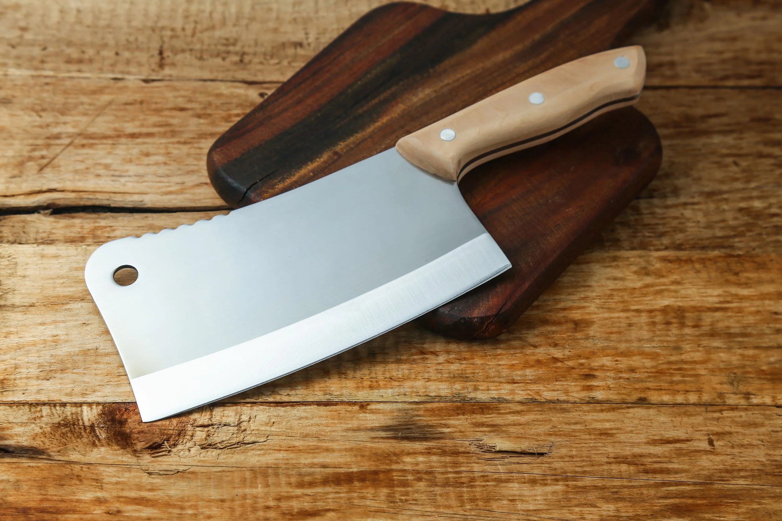 cleaver-knife-wooden-board.jpg