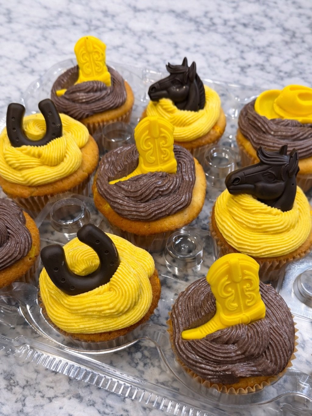 Boots, hats, horses &amp; sweets 🤎💛

This western set is giving rodeo ready.
Chocolate toppers. Smooth buttercream. Made from scratch.

Custom orders available.

#LexBakeshop #WesternTheme #RodeoParty #TexasBaker