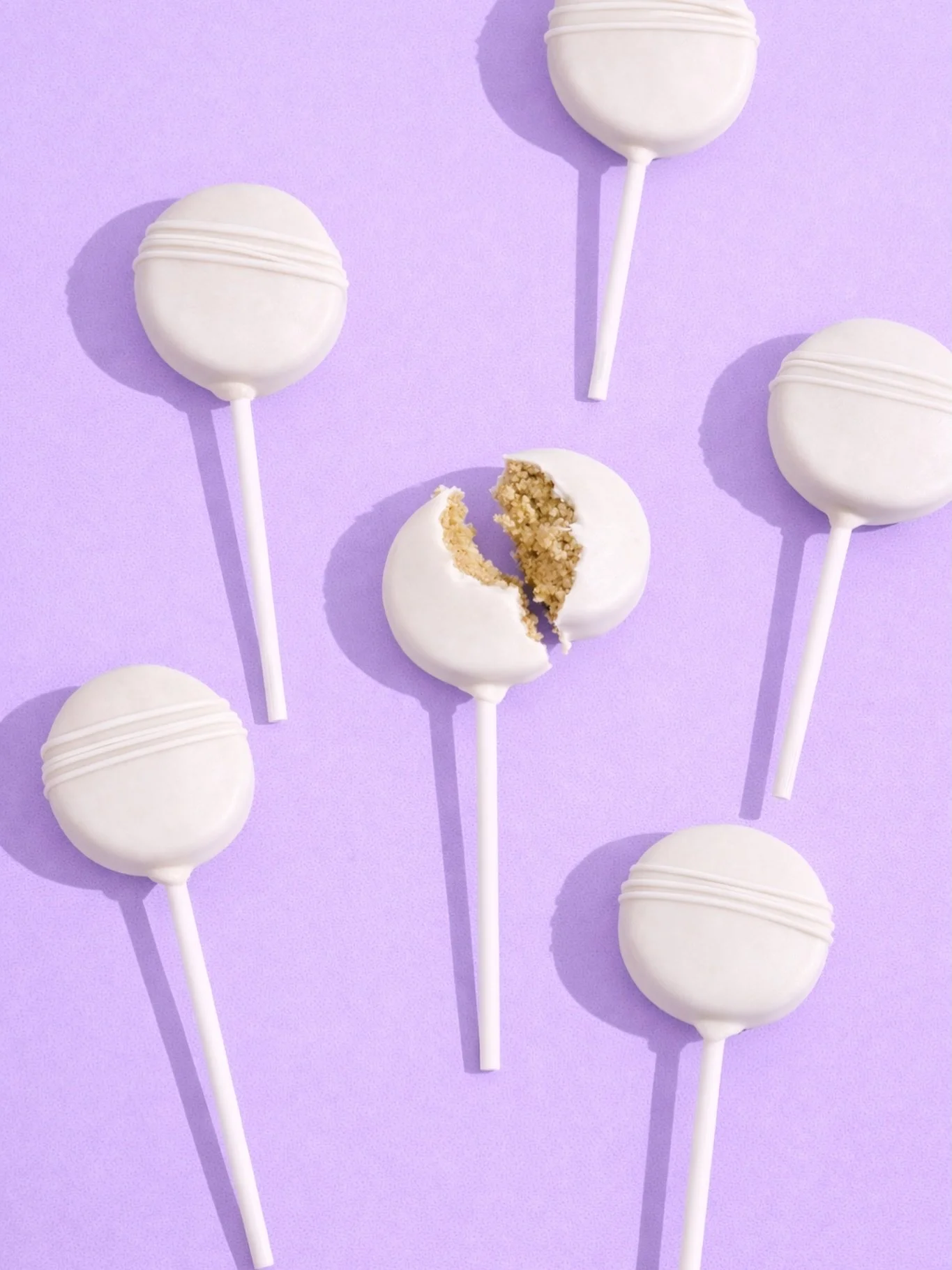 be honest&hellip; are you grabbing one or two? 👀

soft center. smooth coating.
made from scratch every time 🤍

custom orders open (7 day lead time)

#cakepops #homebakery #fromscratch #customdesserts #friscotx