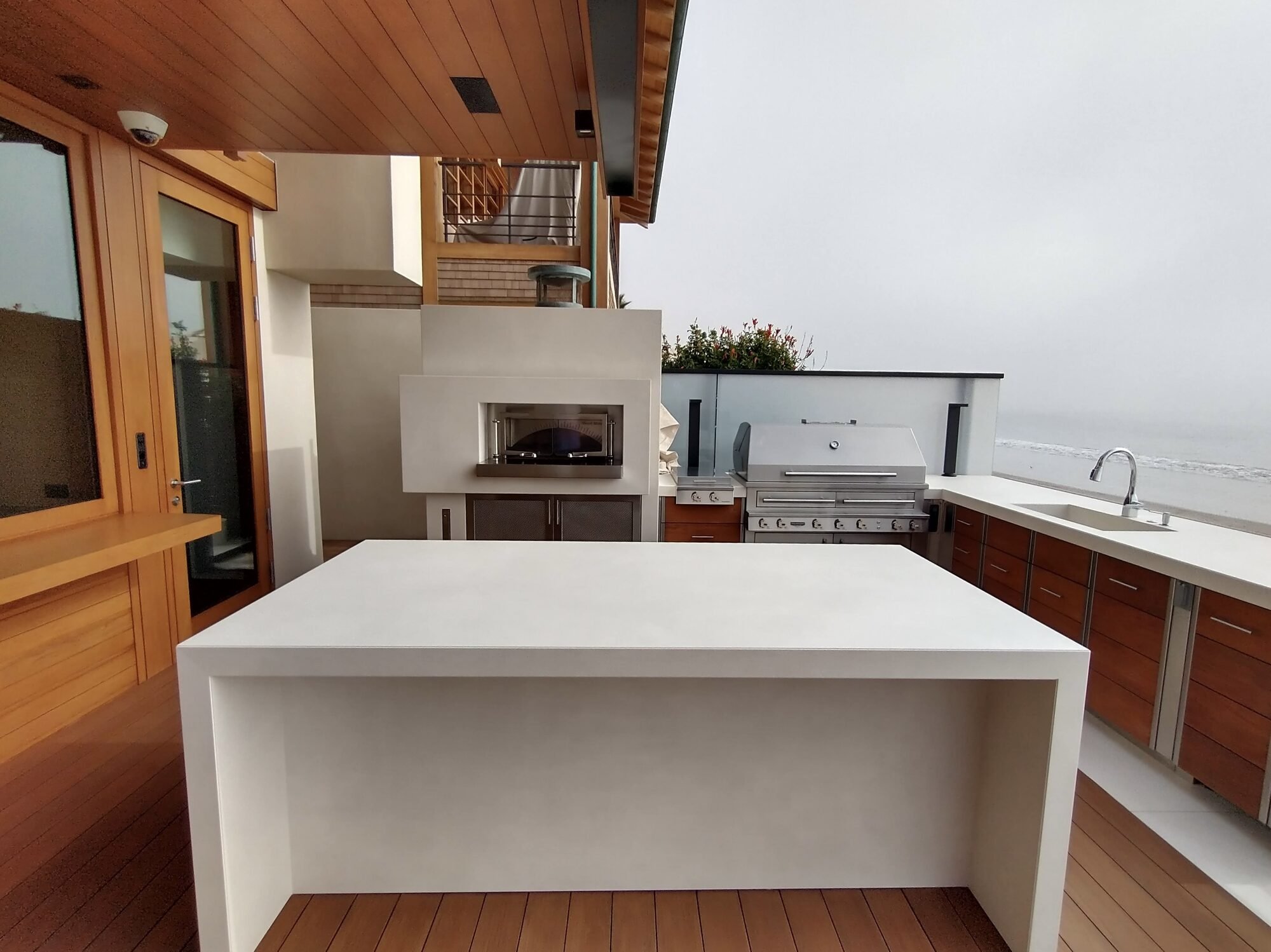 beachfront-outdoor-kitchen-ocean.jpg