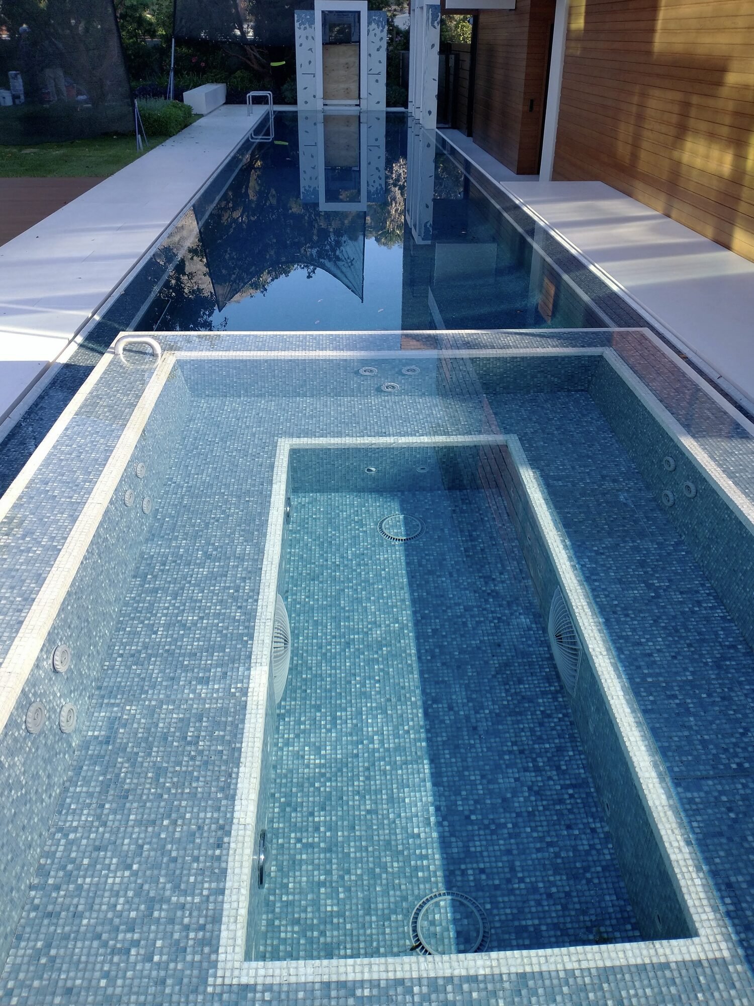 finished-pool-spa-glass-tile.jpg