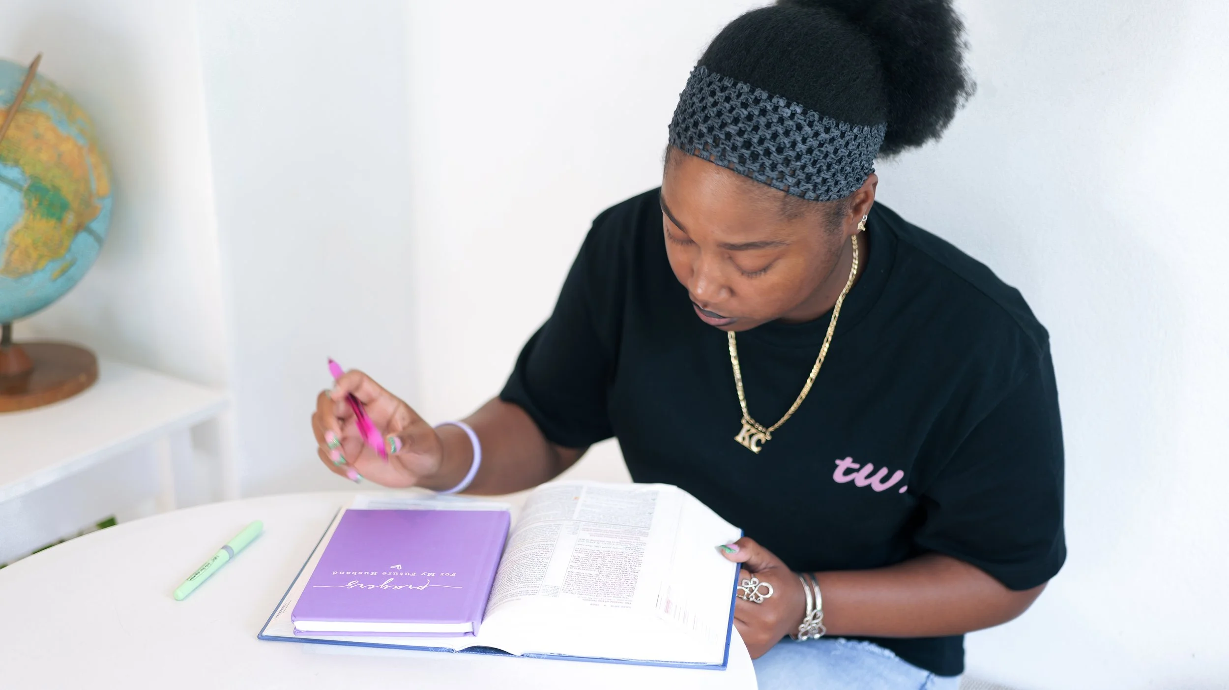 Our Classic stylist John 1:1 oversized tee