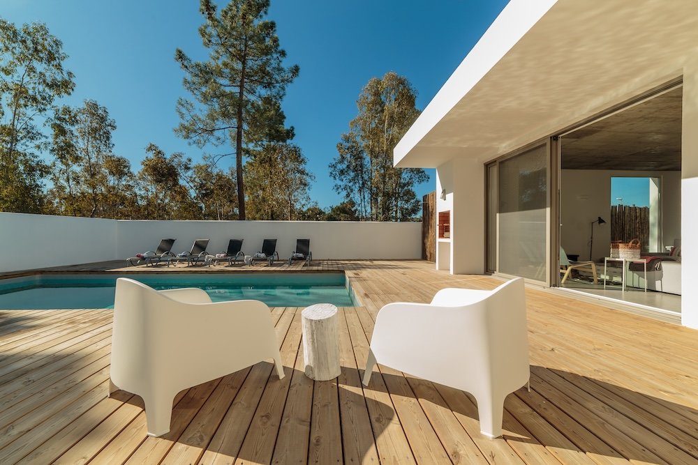 modern house with garden swimming-pool