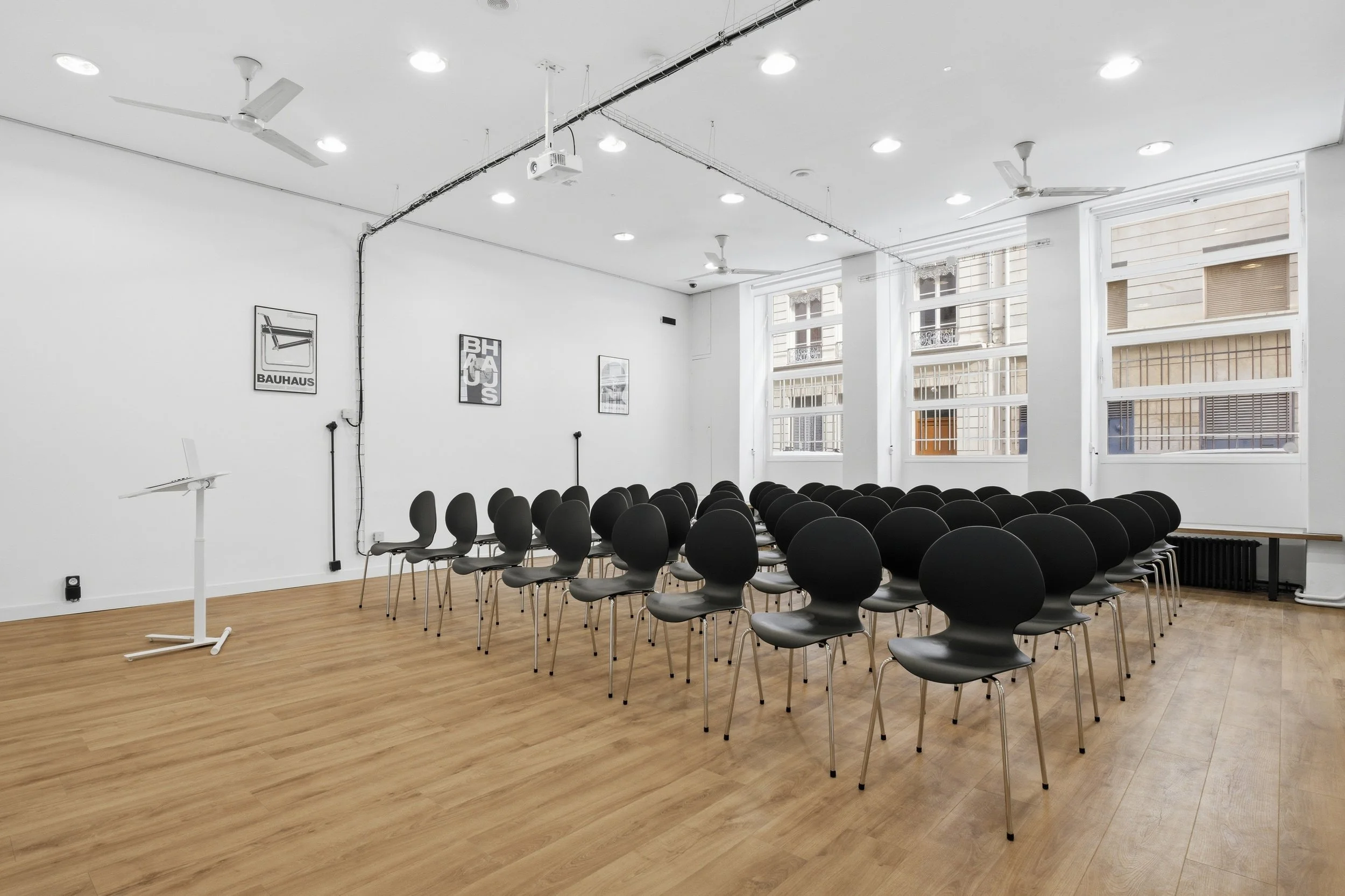 Salle principale - Exterieur visible6.jpg