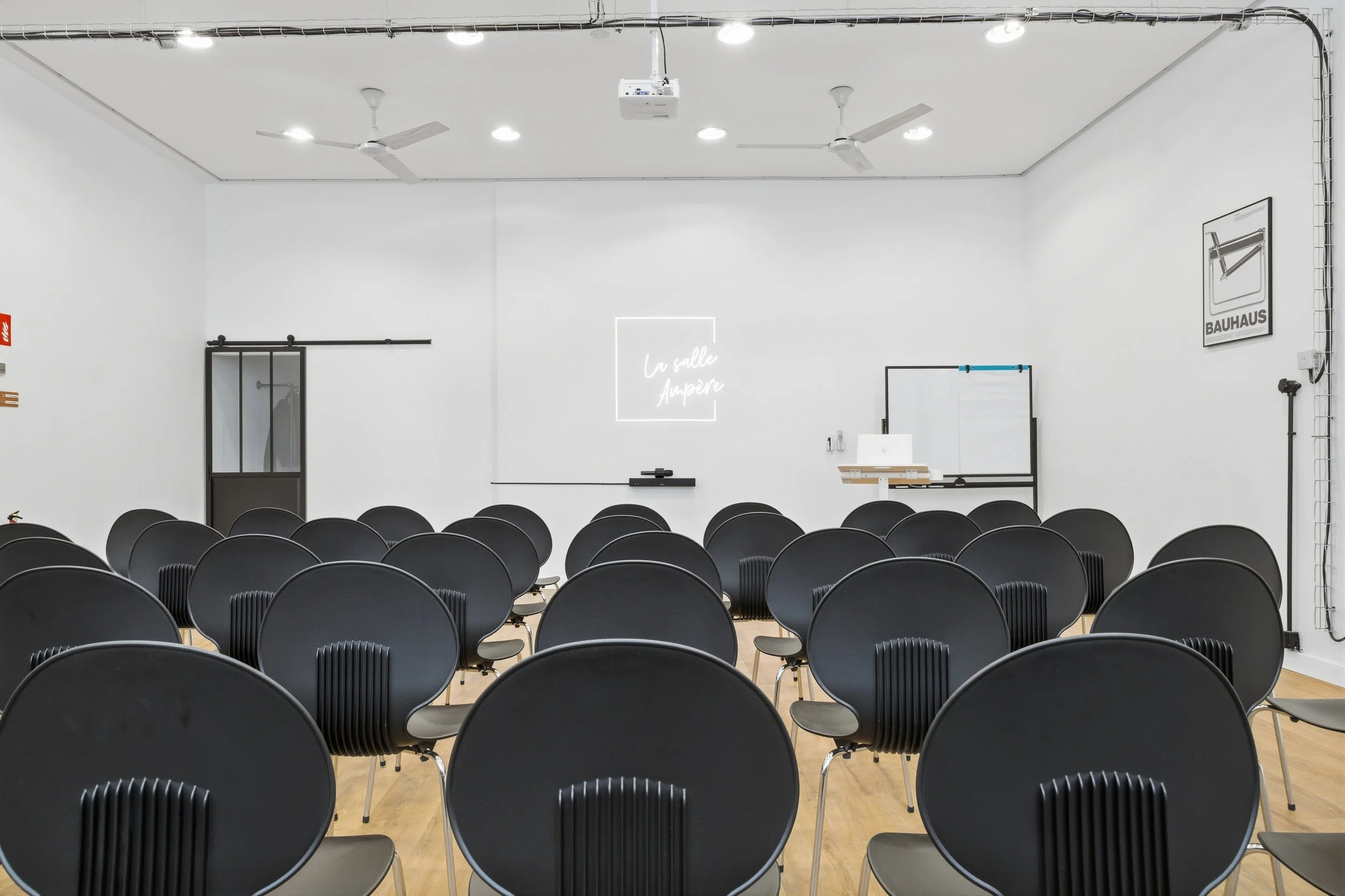 Salle principale - Exterieur visible3.jpg