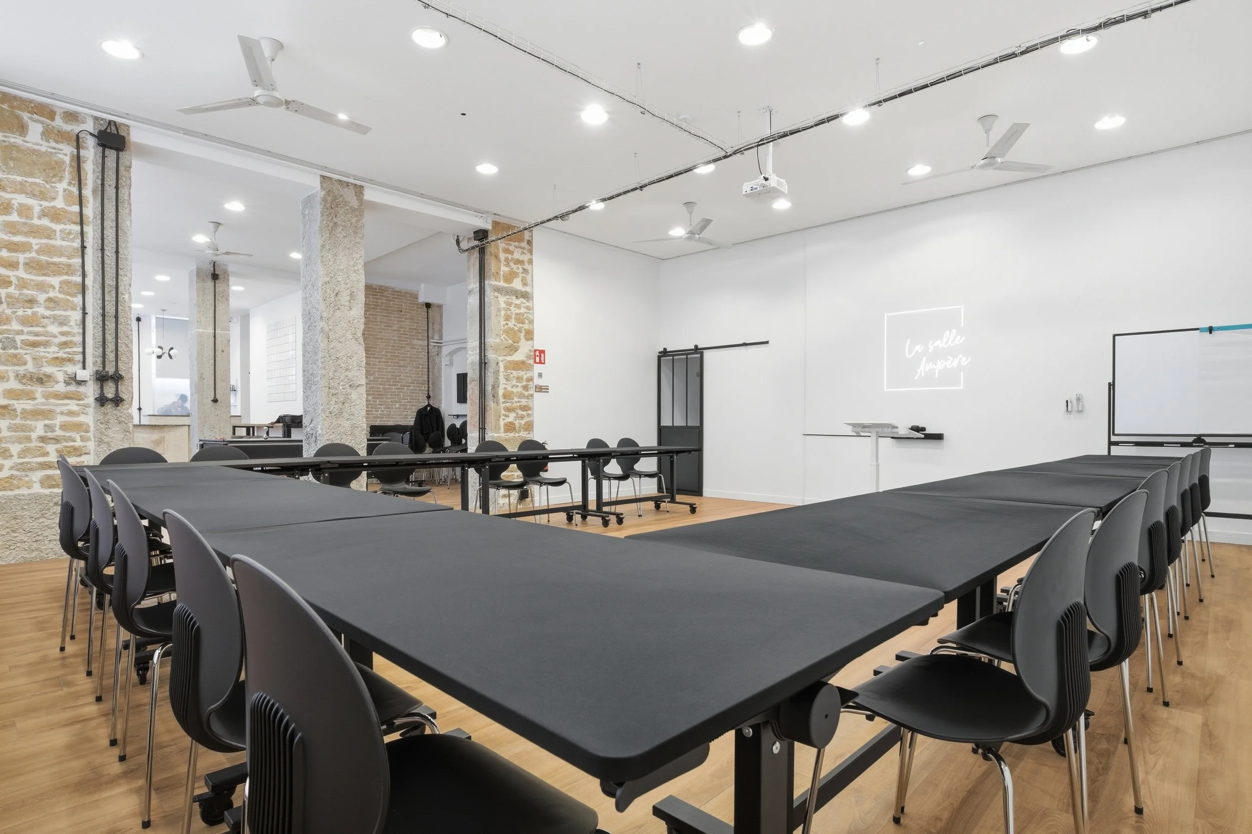 Salle principale - Bureaux09.jpg