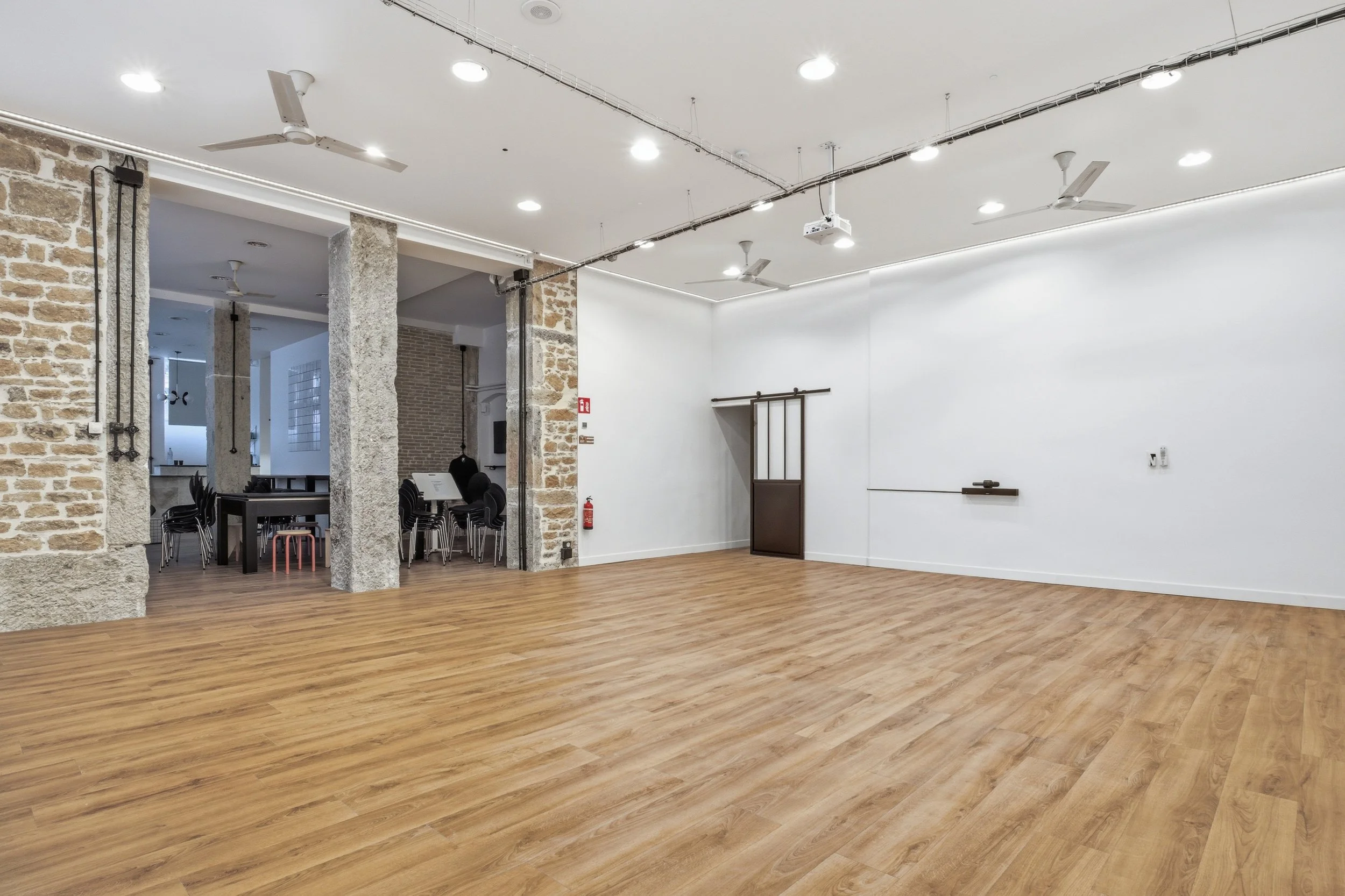 Salle principale - Espace vide4.jpg