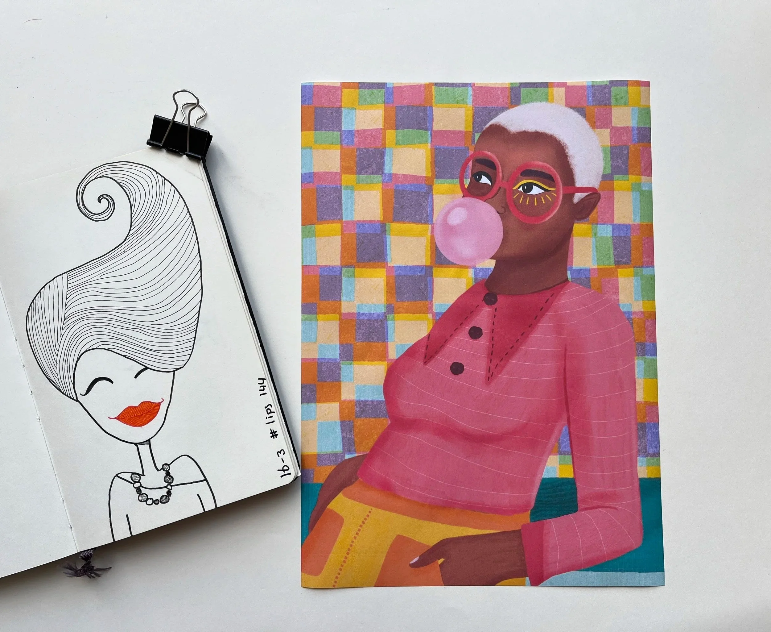 Oud schetsboek van Maruga Koops naast een afgewerkte illustratie — van eerste schetsen tot professioneel illustrator