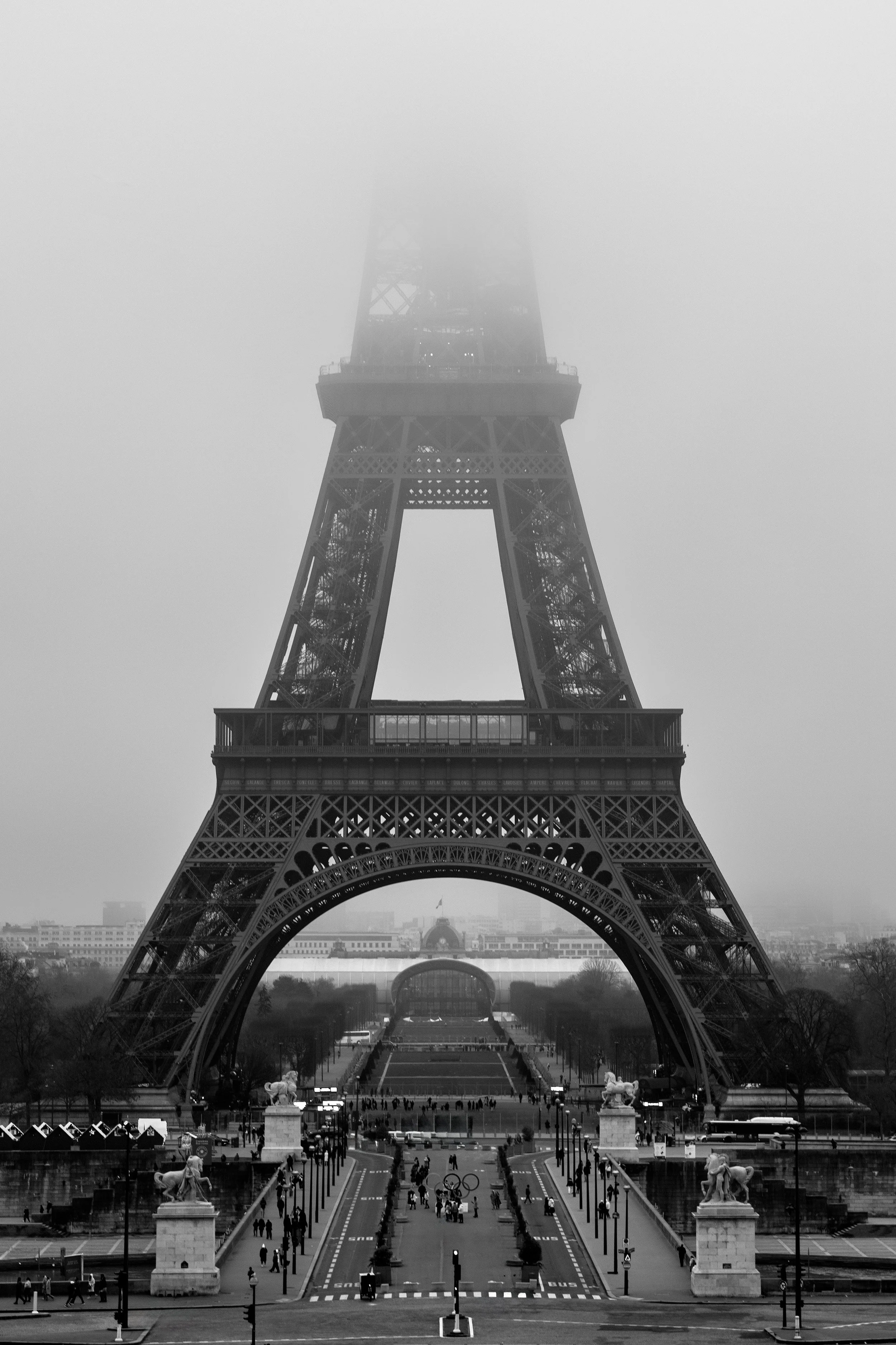 la_tour_eiffel_trocadero_mist.jpg
