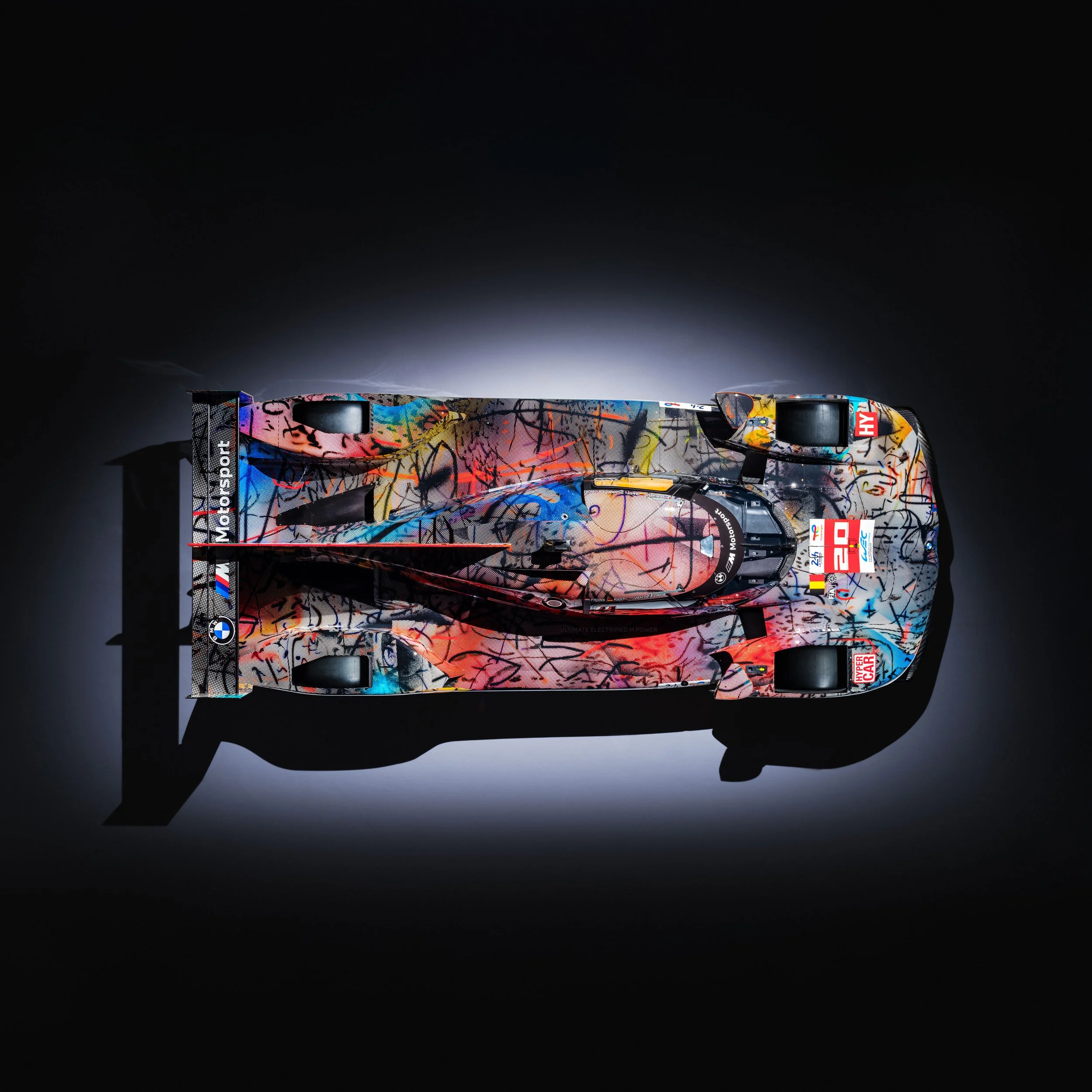 BMW M Hybrid V8 Art Car Julie Mehretu fotografiert in den STAUD STUDIOS