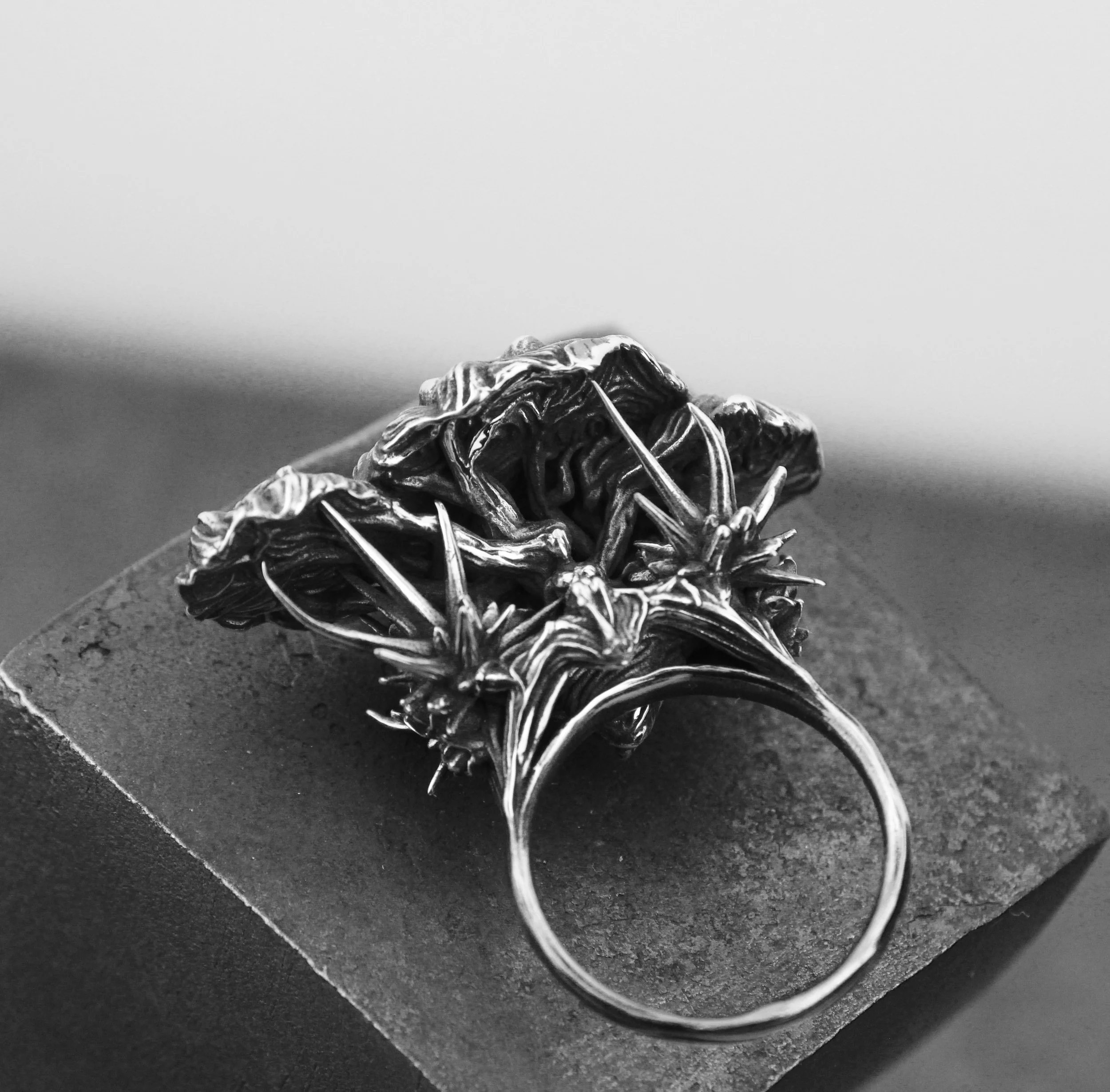 Ring-sterling-silver-dark-fantasy-gemstone-vantaurea.png.jpg