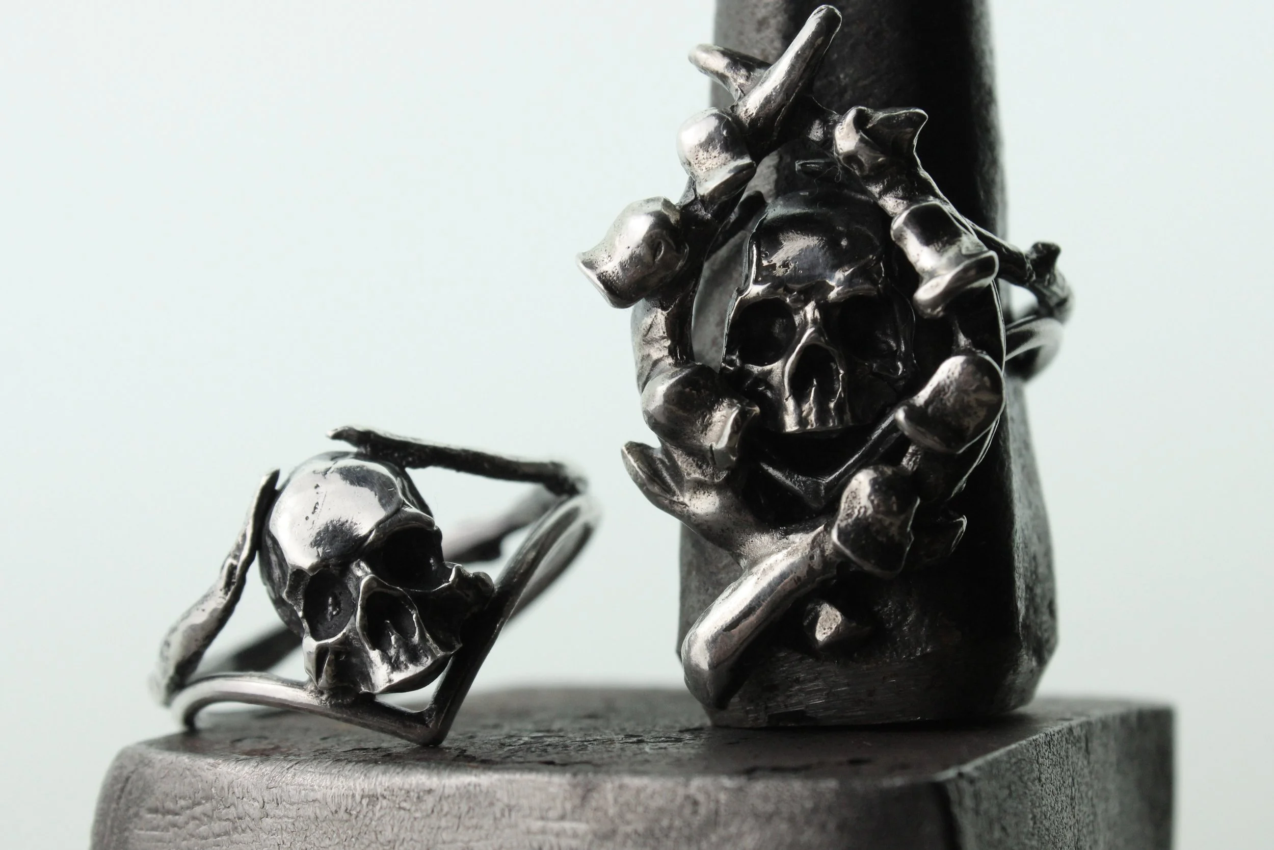 Ring-sterling-silver-dark-fantasy-wishbone-foxglove-skull-gemstone-vantaurea.JPG