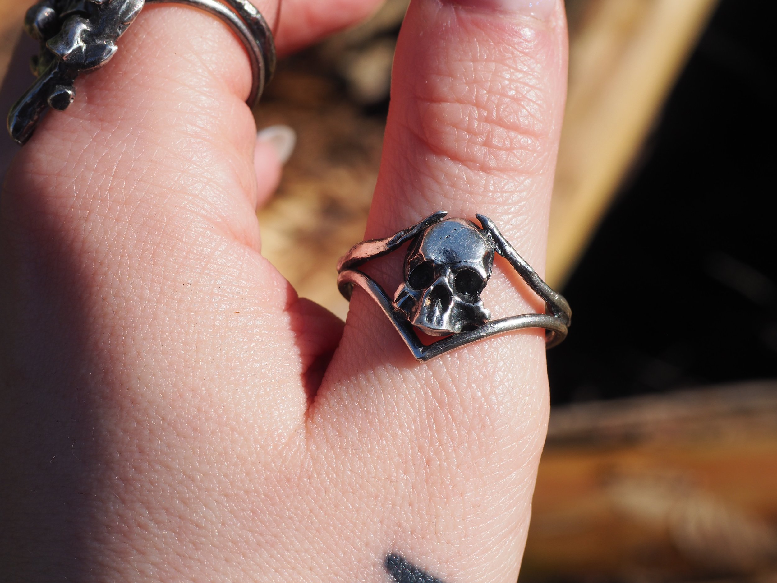 Ring-sterling-silver-dark-fantasy-skull-vantaurea.JPG