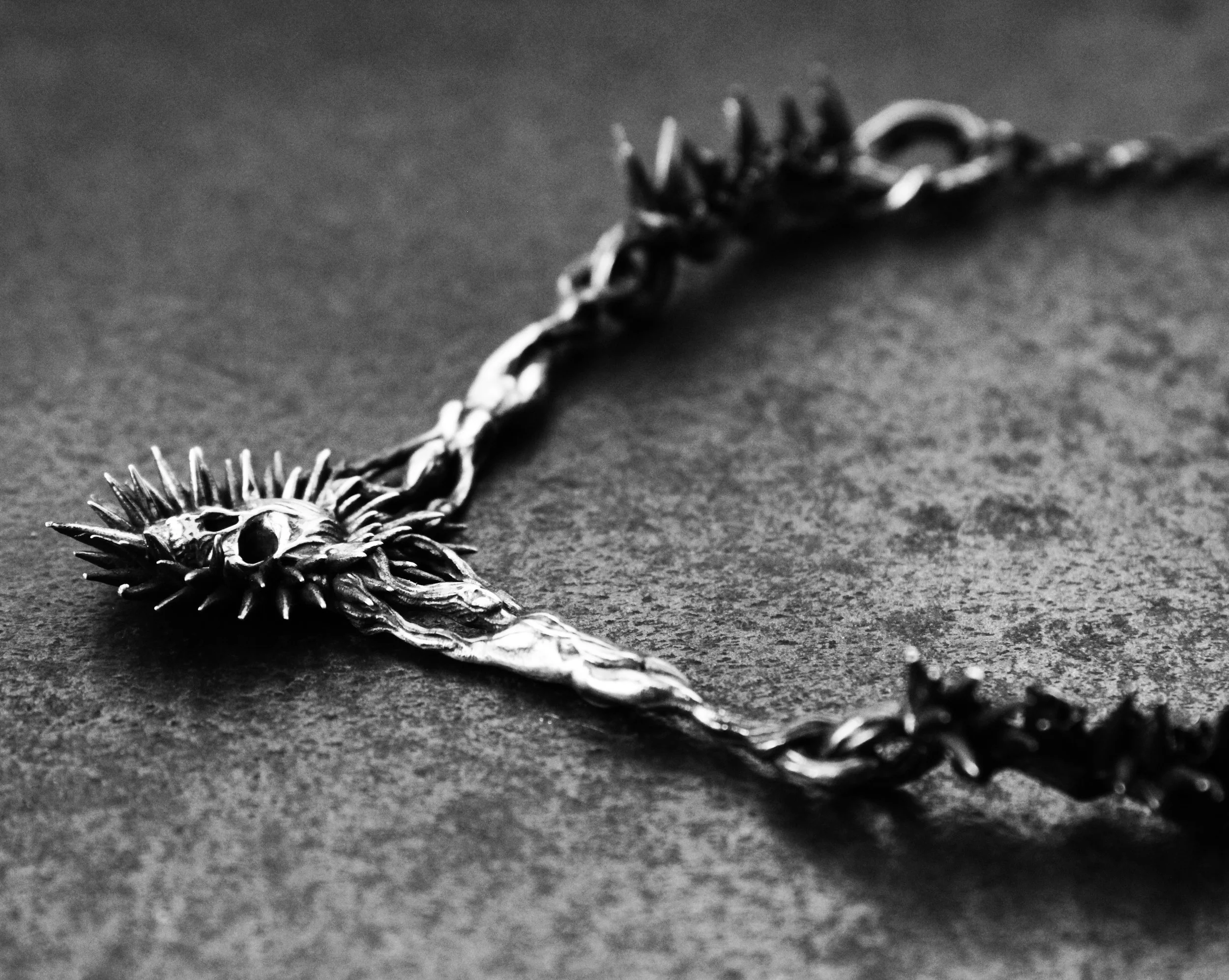 necklace-sterling-silver-dark-fantasy-spikes-vantaurea-2.jpg