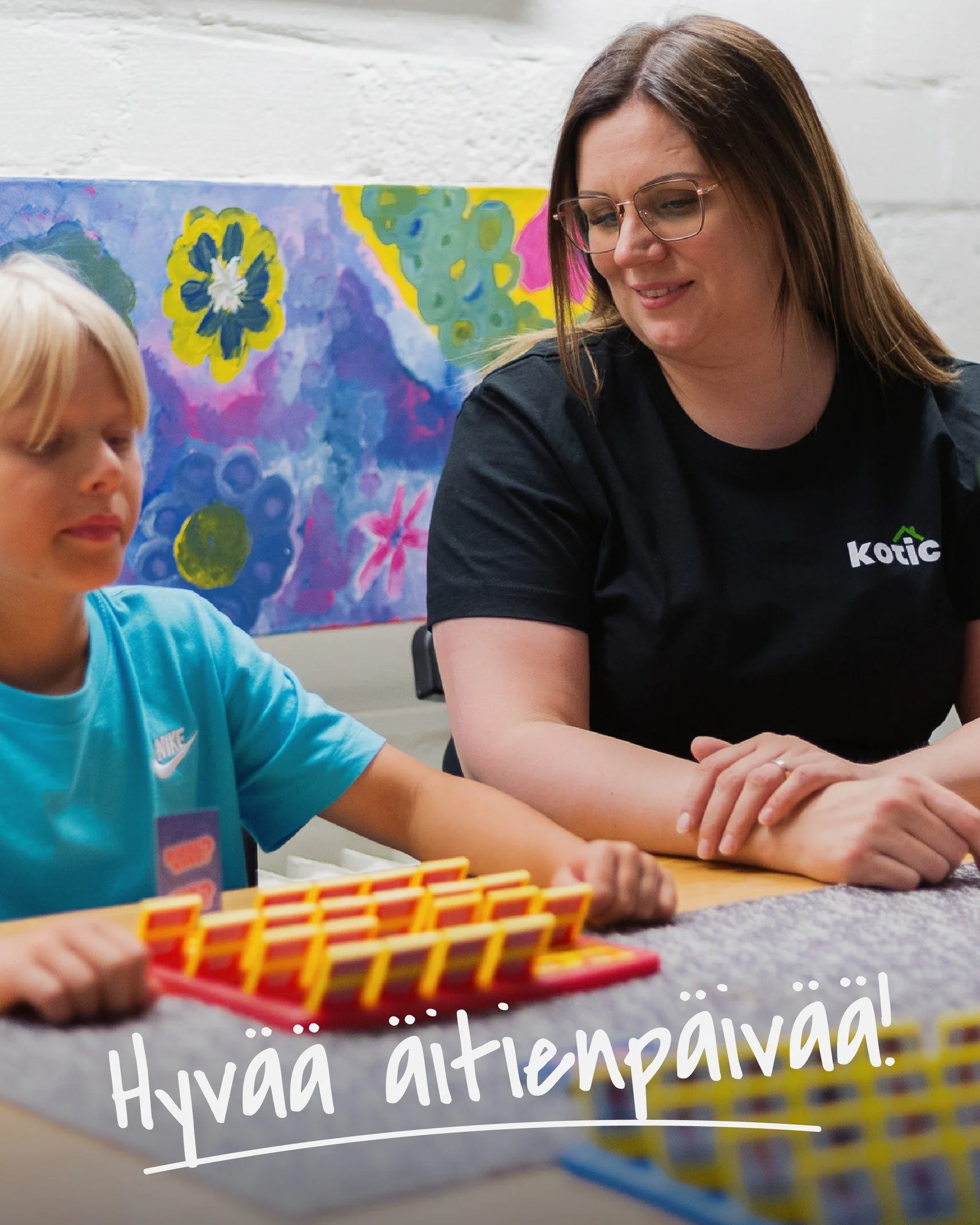 Toivotamme kaikille l&auml;mpim&auml;&auml; ja levollista &auml;itienp&auml;iv&auml;&auml; 🩷