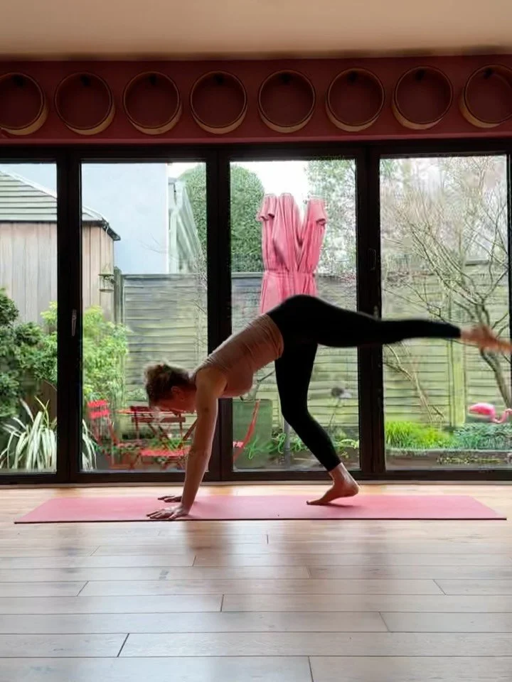 JANUARY ROUND UP✨

A slow, cozy start to the year filled with food, coffee, friends and many, many cat cuddles🐾 (oh, and a little bit of yoga too) ☺️

Hello February!! Nice to see you ☔️

#januaryvibes #slowliving #seasonalliving #catmama