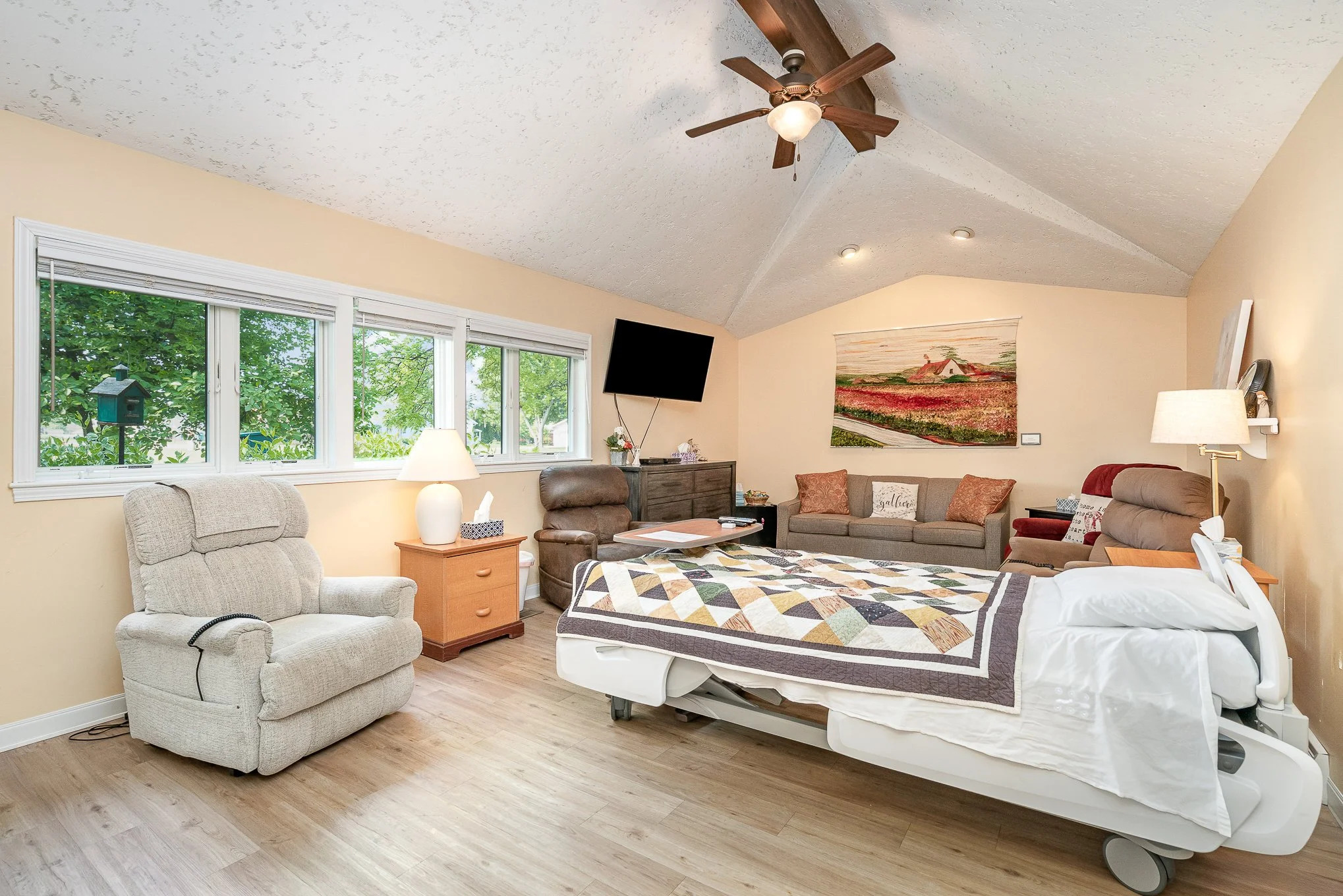  A guest room at the Toni &amp; Trish House 