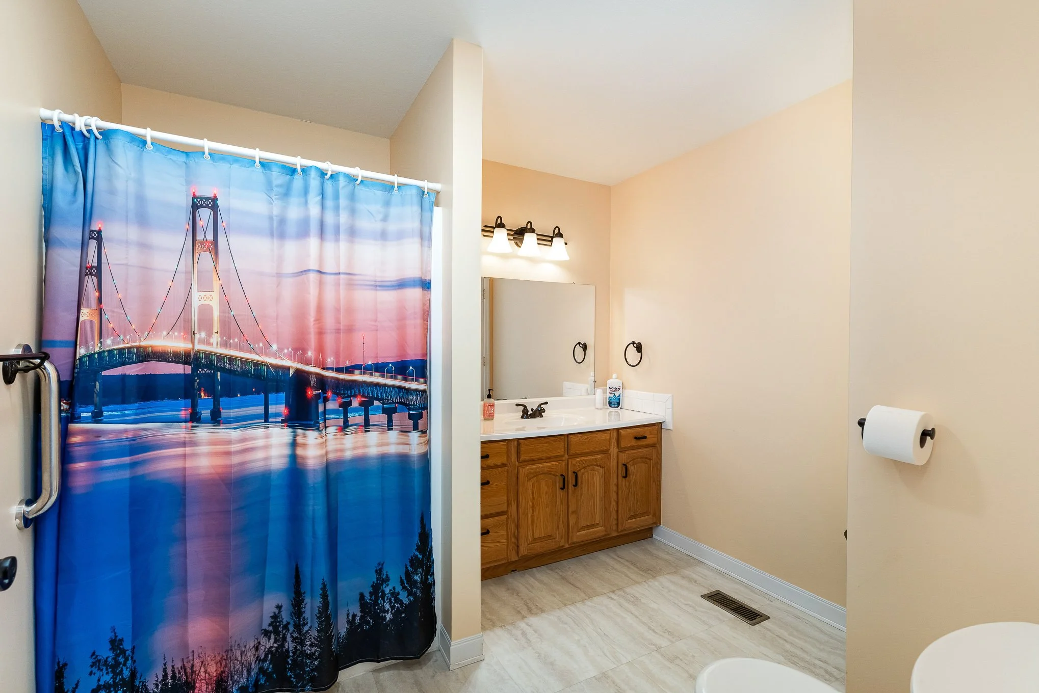  A guest room bath at the Toni &amp; Trish House 