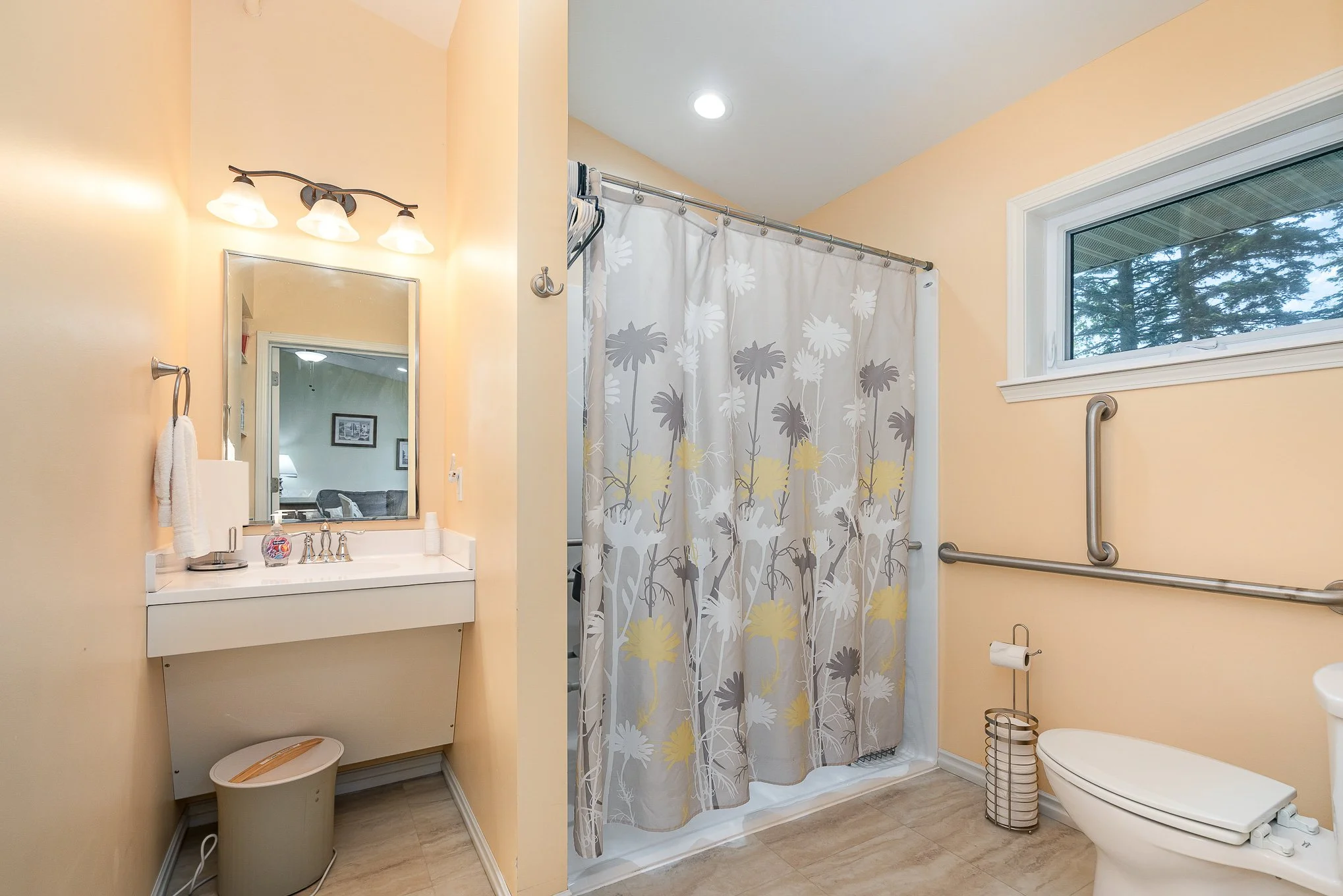  Guest room bath at the Toni &amp; Trish House 