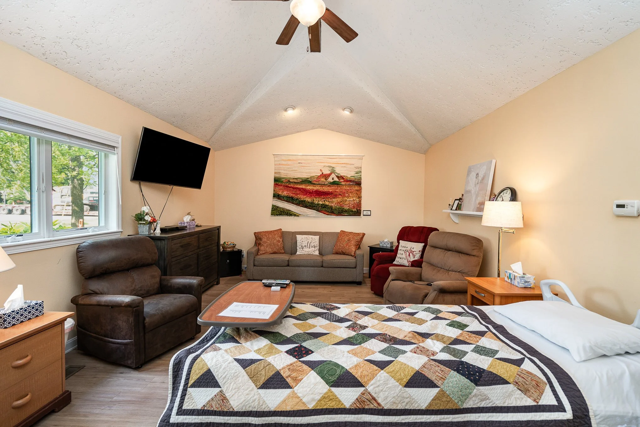  Guest room at the Toni &amp; Trish House 