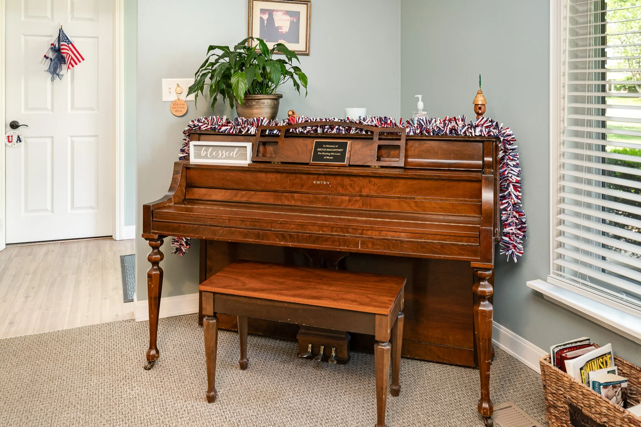  Common room for guests and families at the Toni &amp; Trish House 
