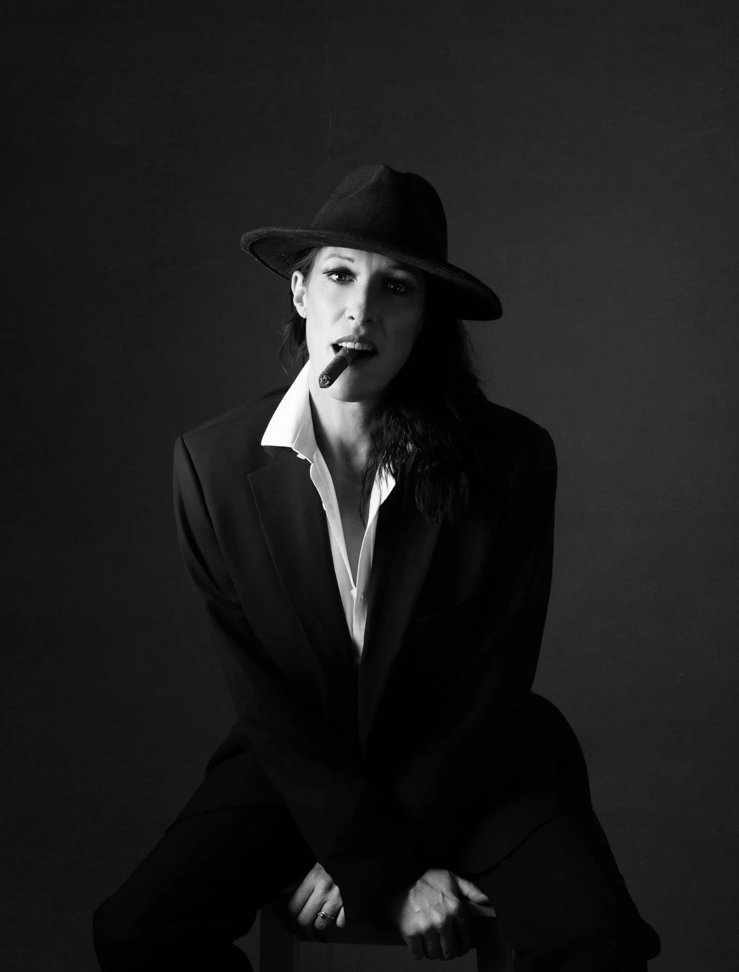 Photographe Portrait Le-Touquet : séance photo mode “ femme fatale mafia année 30”