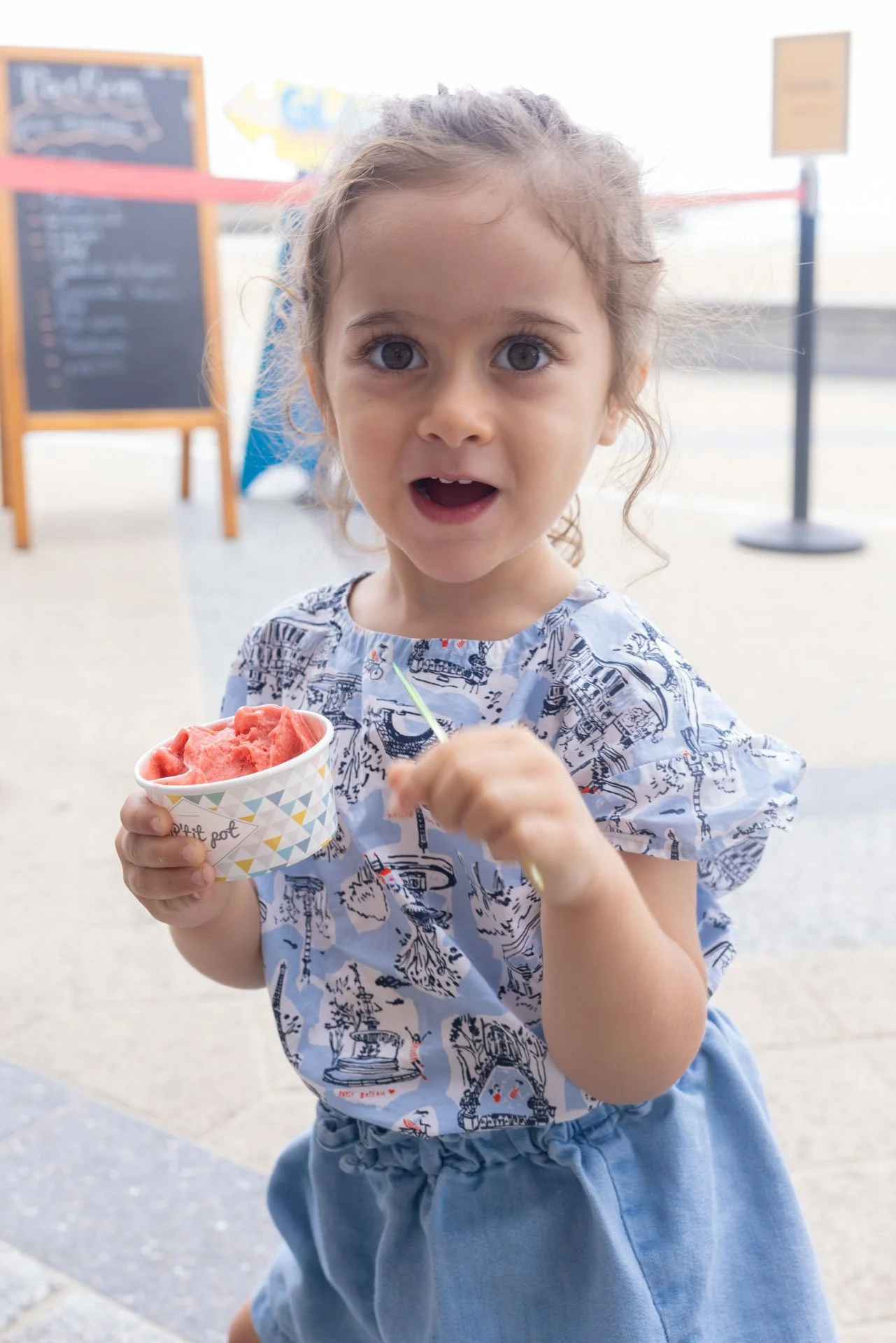 Pholtographe Enfant boulgone sur mer.jpg