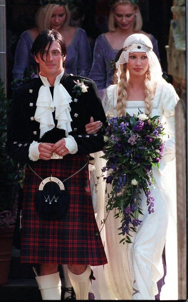 PAPILIOPAGES_KirstyHume_wedding1997_06.webp