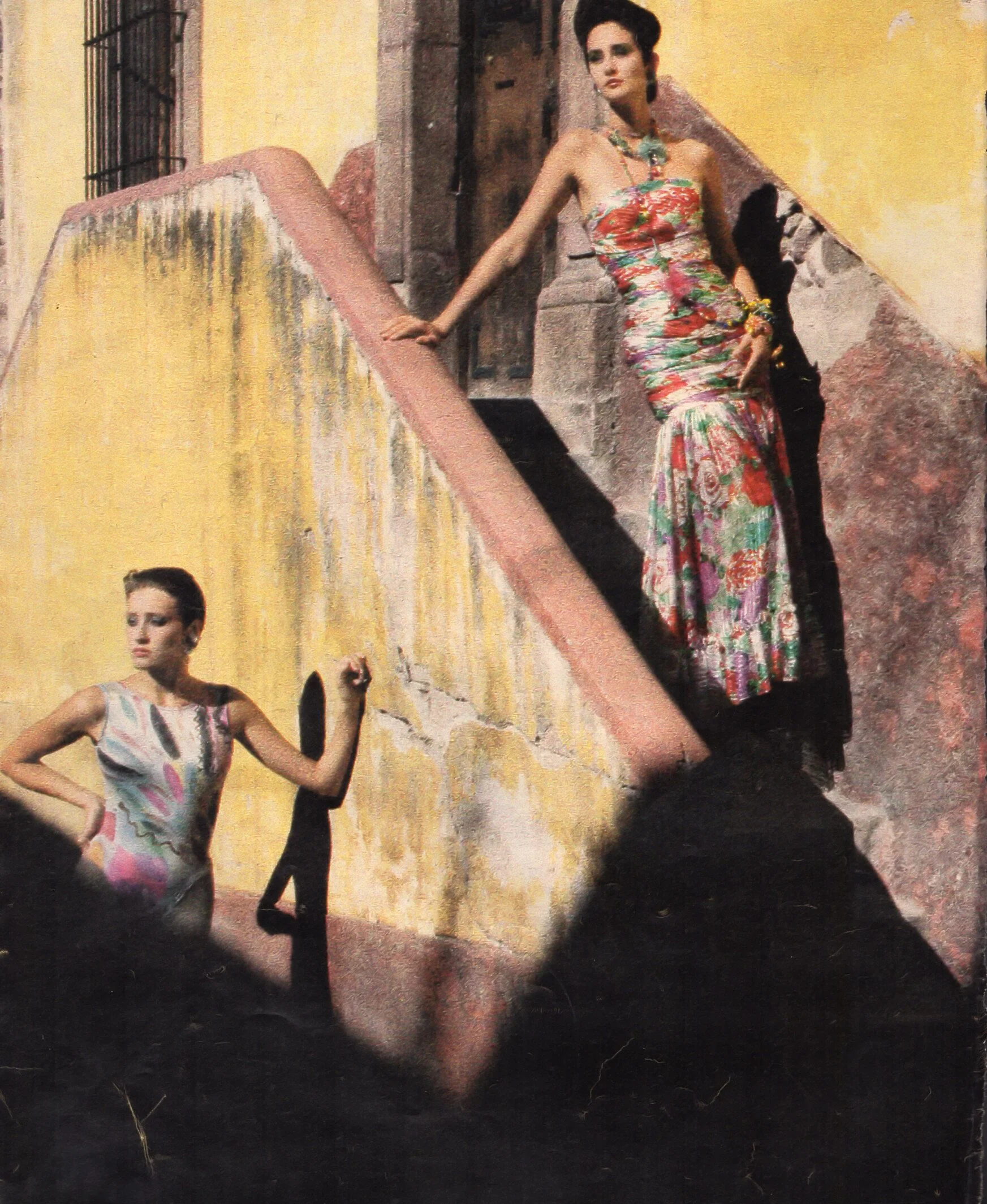 TheNYTimesMag030385Gowns01.jpg.805e9647597710686dd2d5f02fbdbb6d (1).jpg