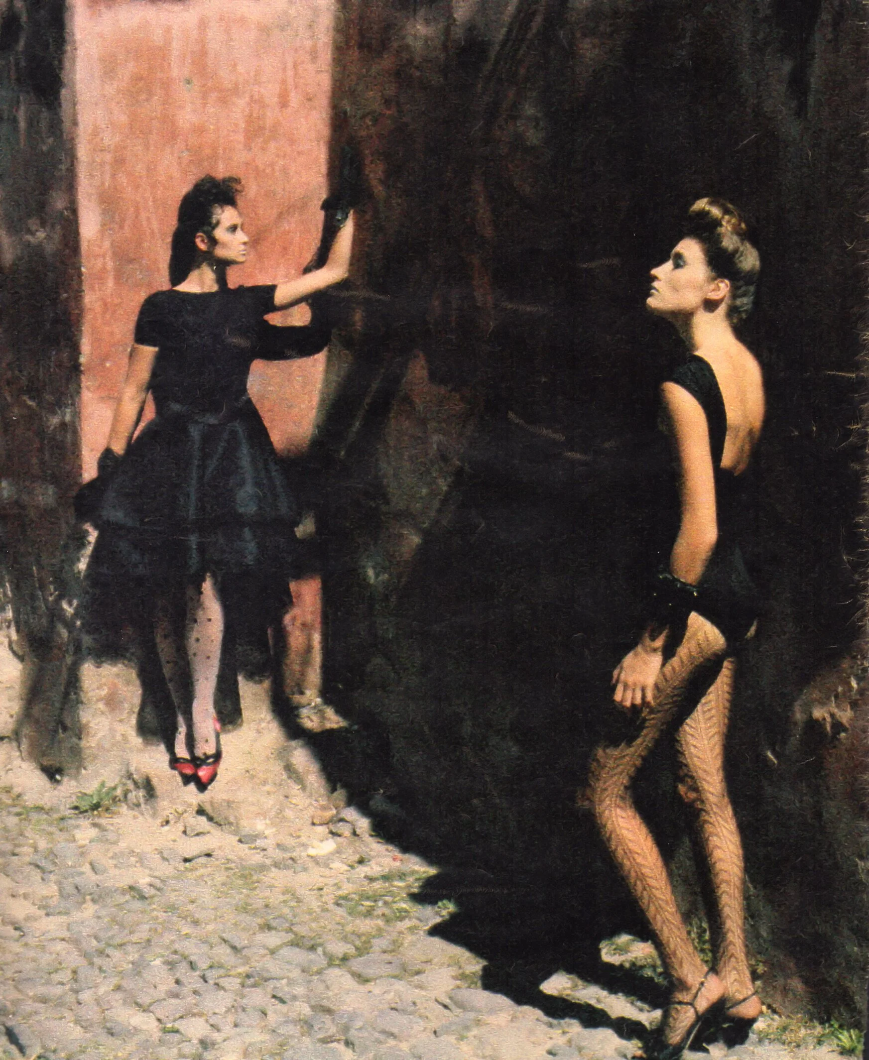 TheNYTimesMag030385Gowns07.jpg.274f00f3a367edc2e053b1e32f2defcc.jpg
