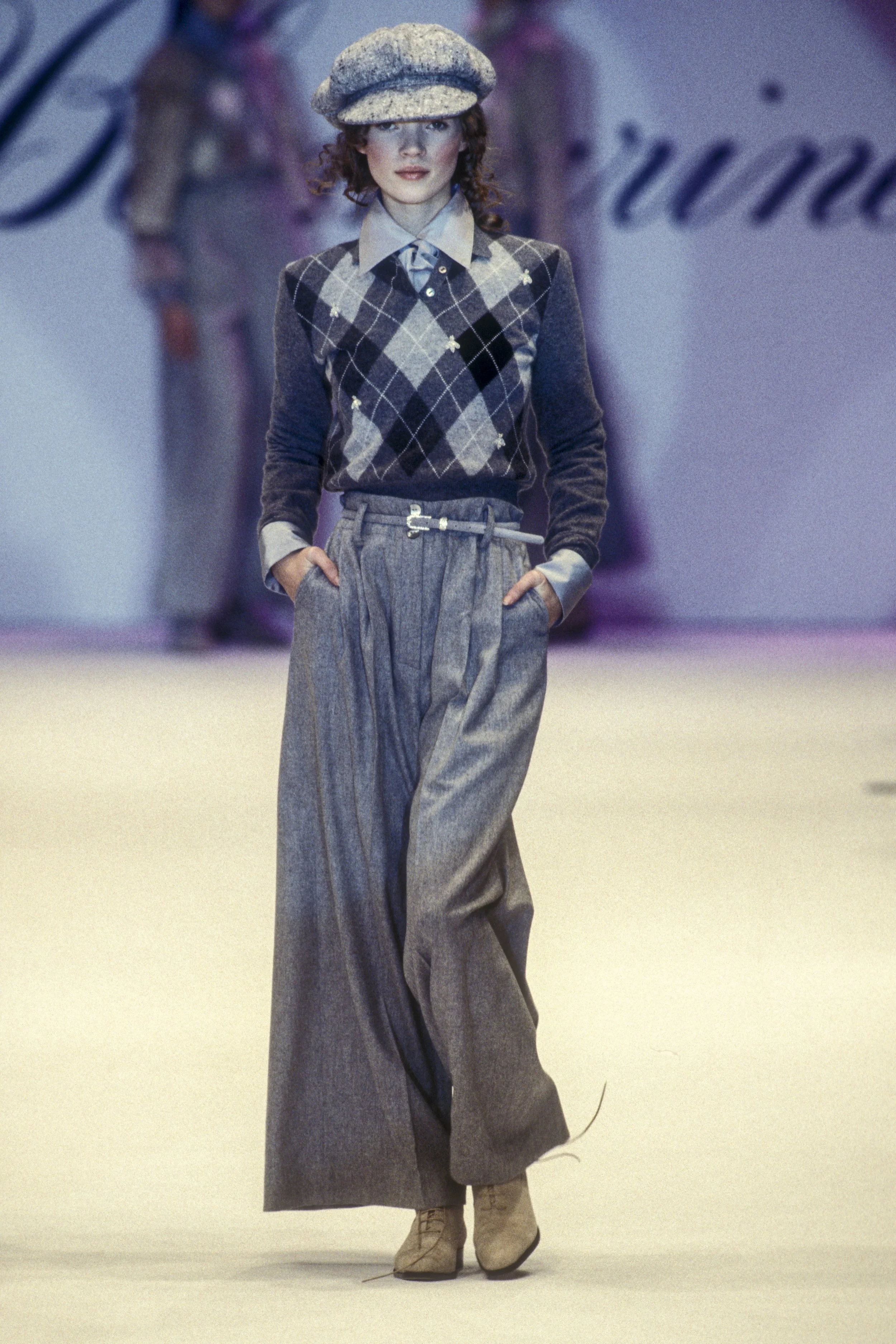 https://forums.thefashionspot.com/threads/kate-moss-posting-requires-reading-thread-rules-see-post-1.358439/page-2940